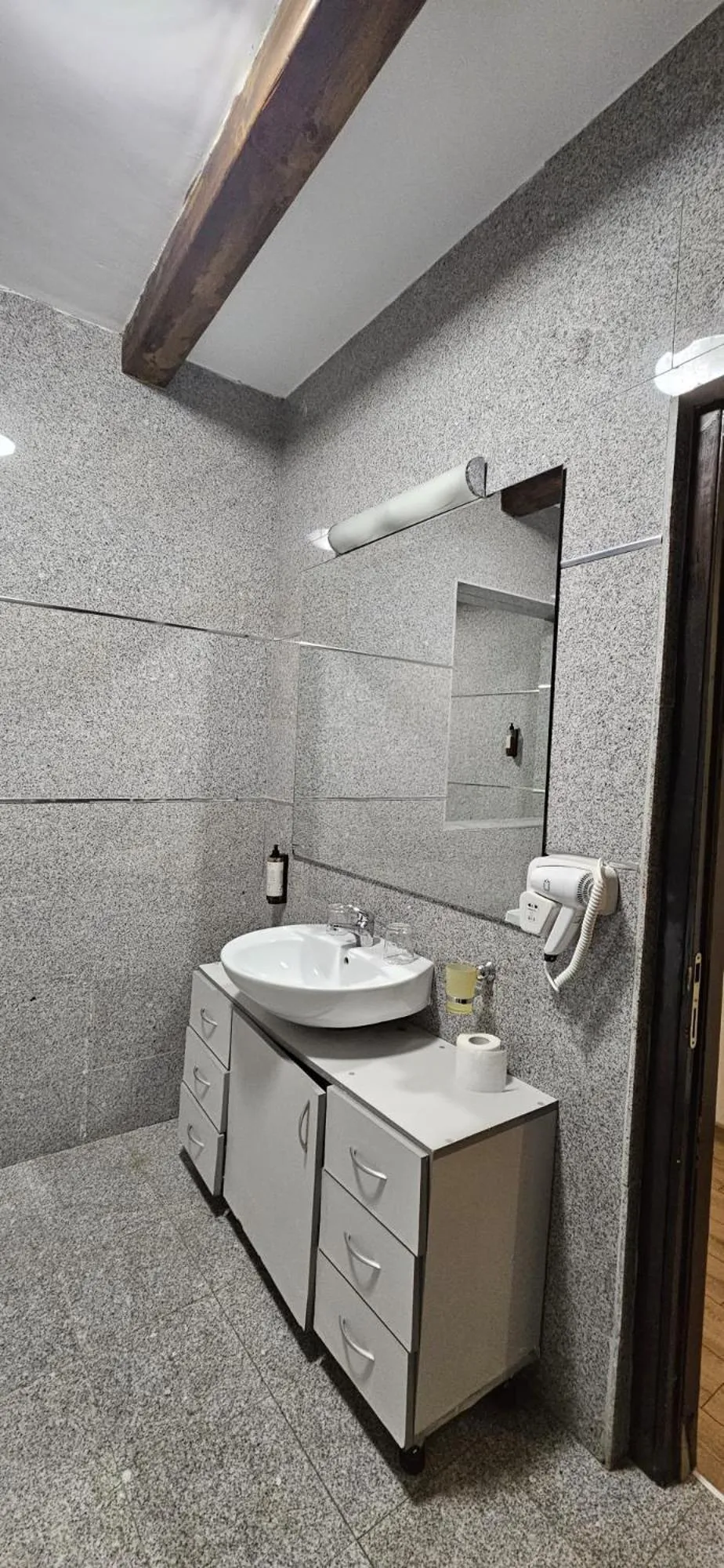 Bathroom in Hotel Bran Stoker