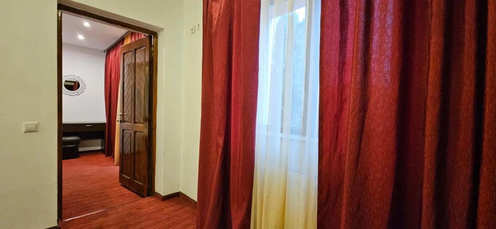 Photo of the whole room in Hotel Bran Stoker