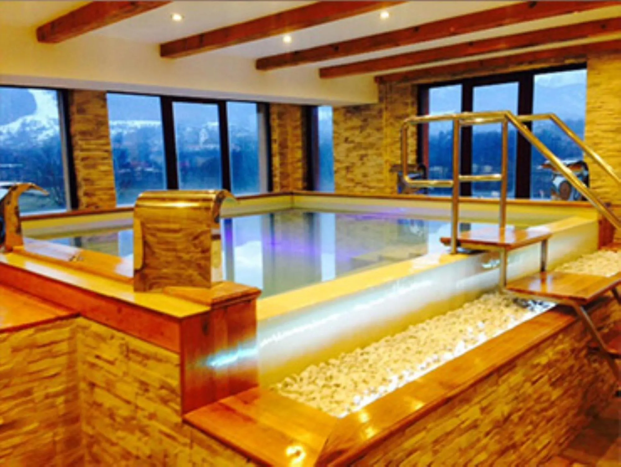 Swimming pool in Hotel Bran Stoker