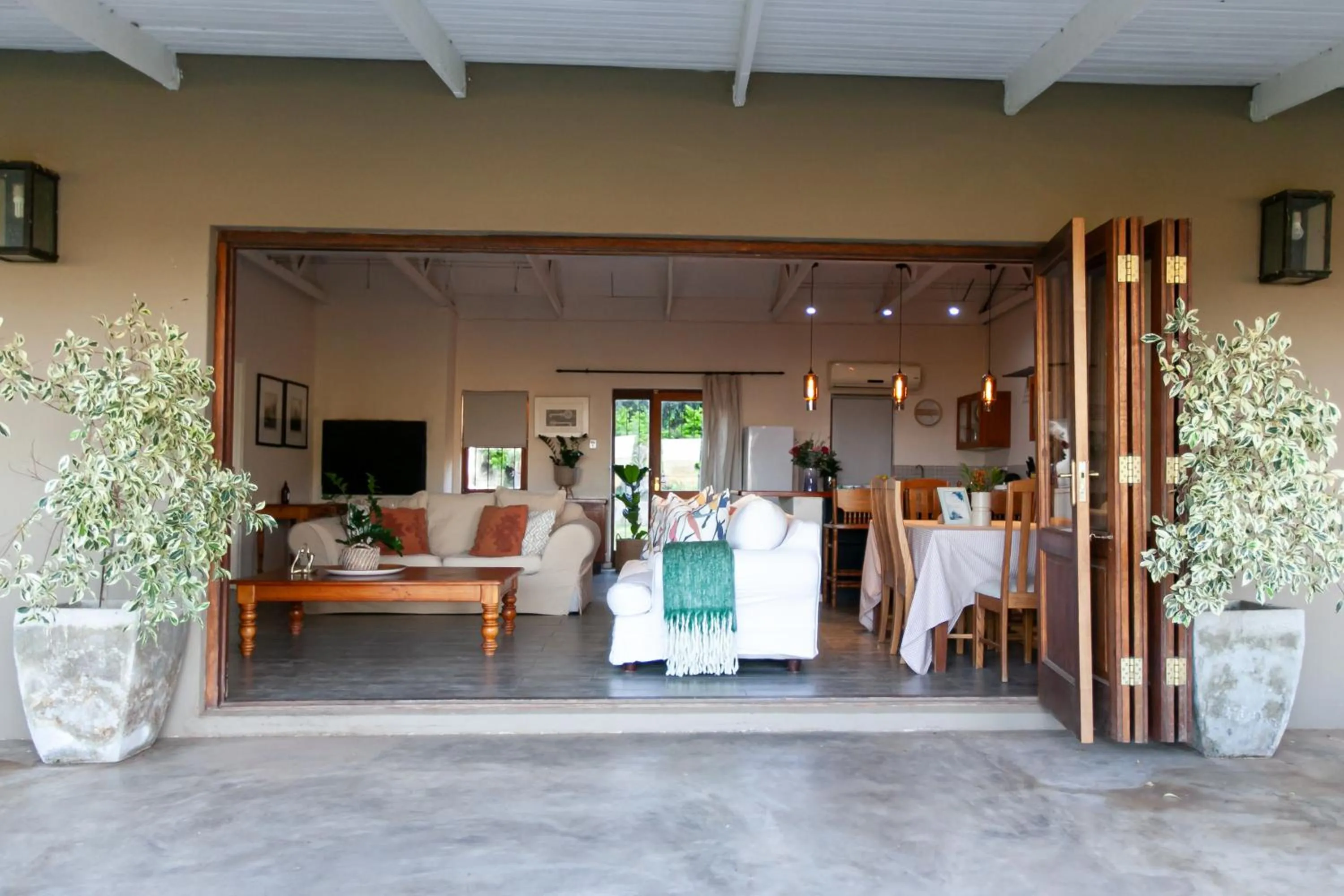 Communal lounge/ TV room in Leipzig Country House & Winery