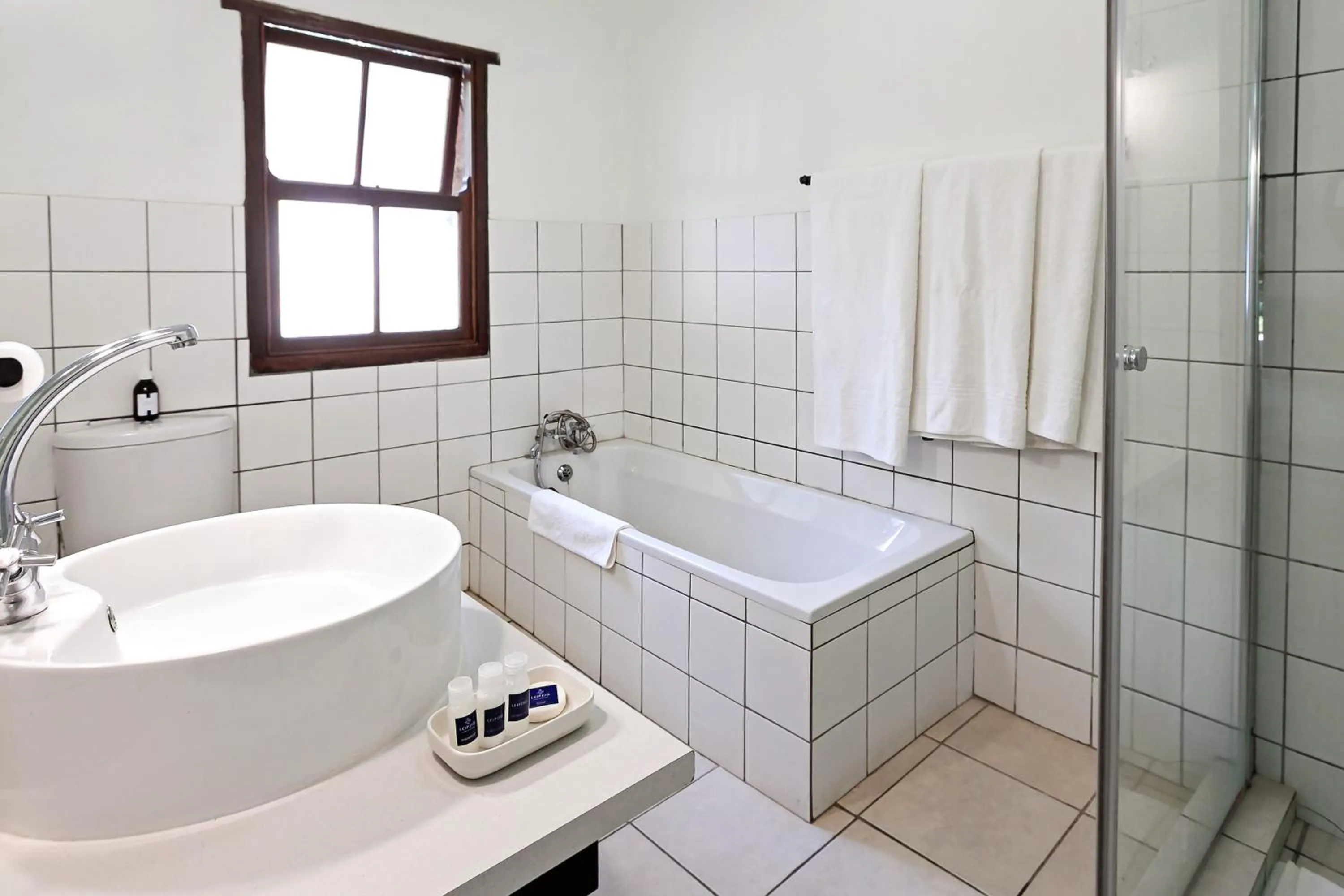 Shower in Leipzig Country House & Winery