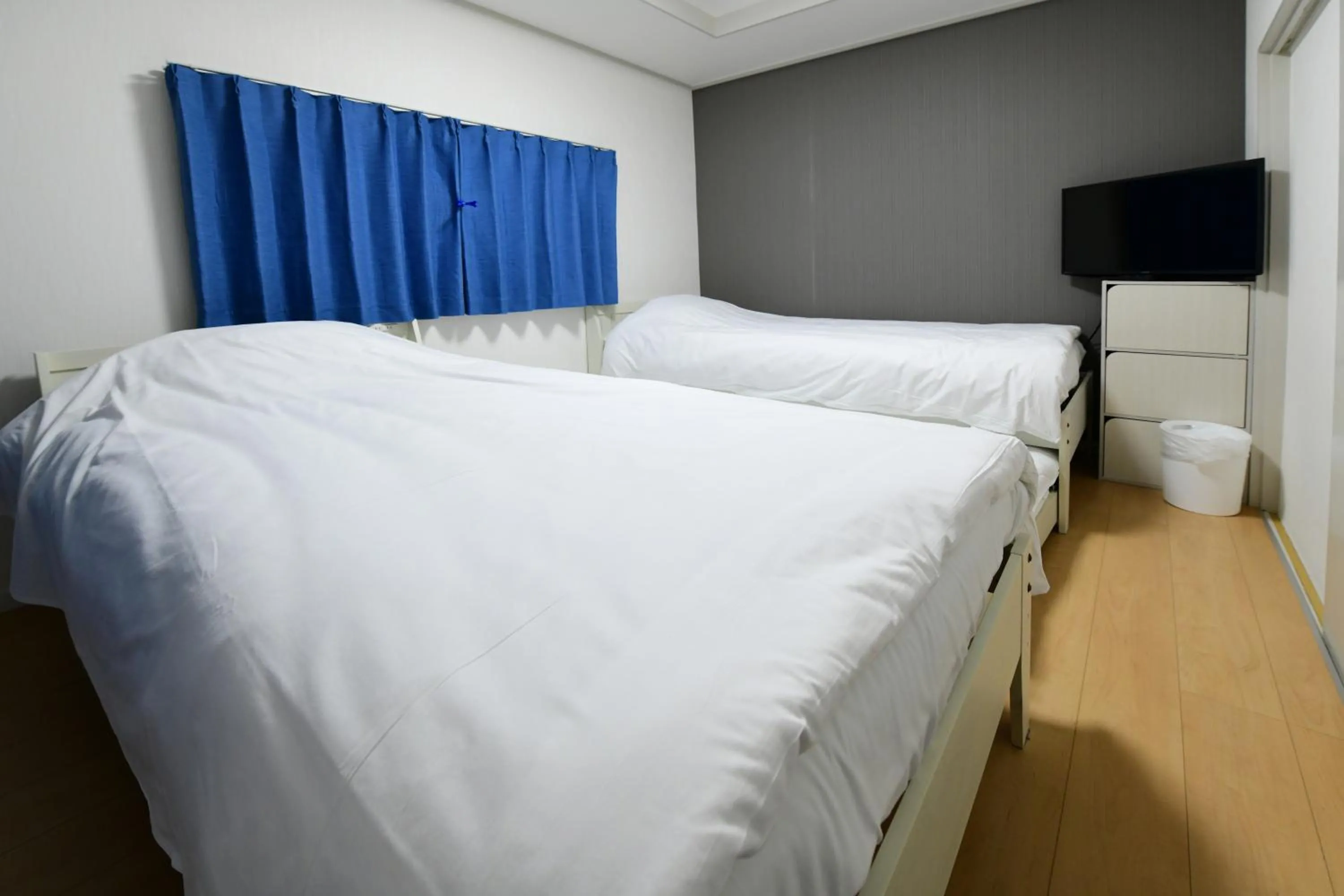 TV and multimedia, Bed in JH Yellow Guest House
