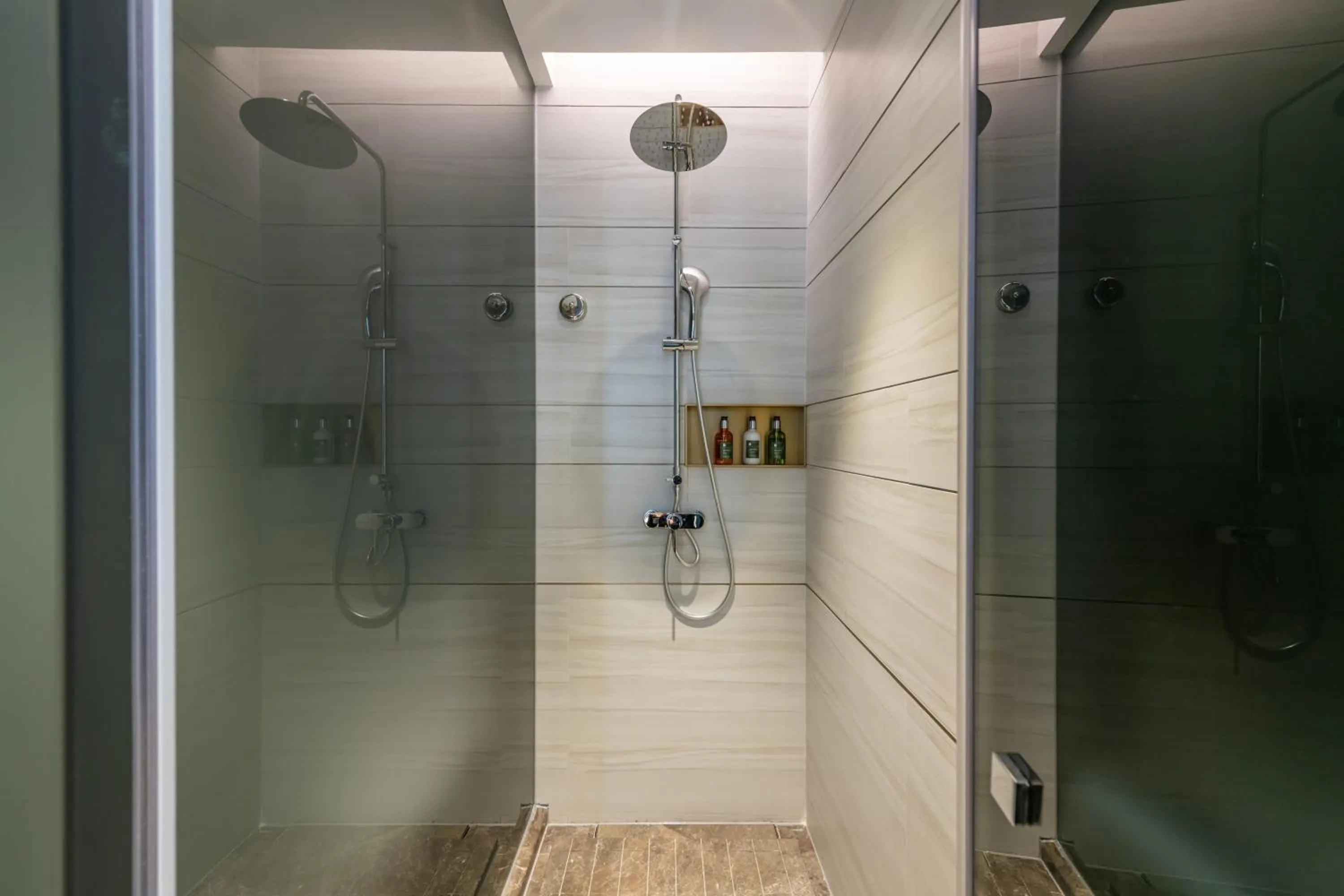 Shower in Echarm Plus International Hotel Ouzhuang Metro Station Branch - Free Deliver Service to Canton Fair Complex During Canton Fair Period