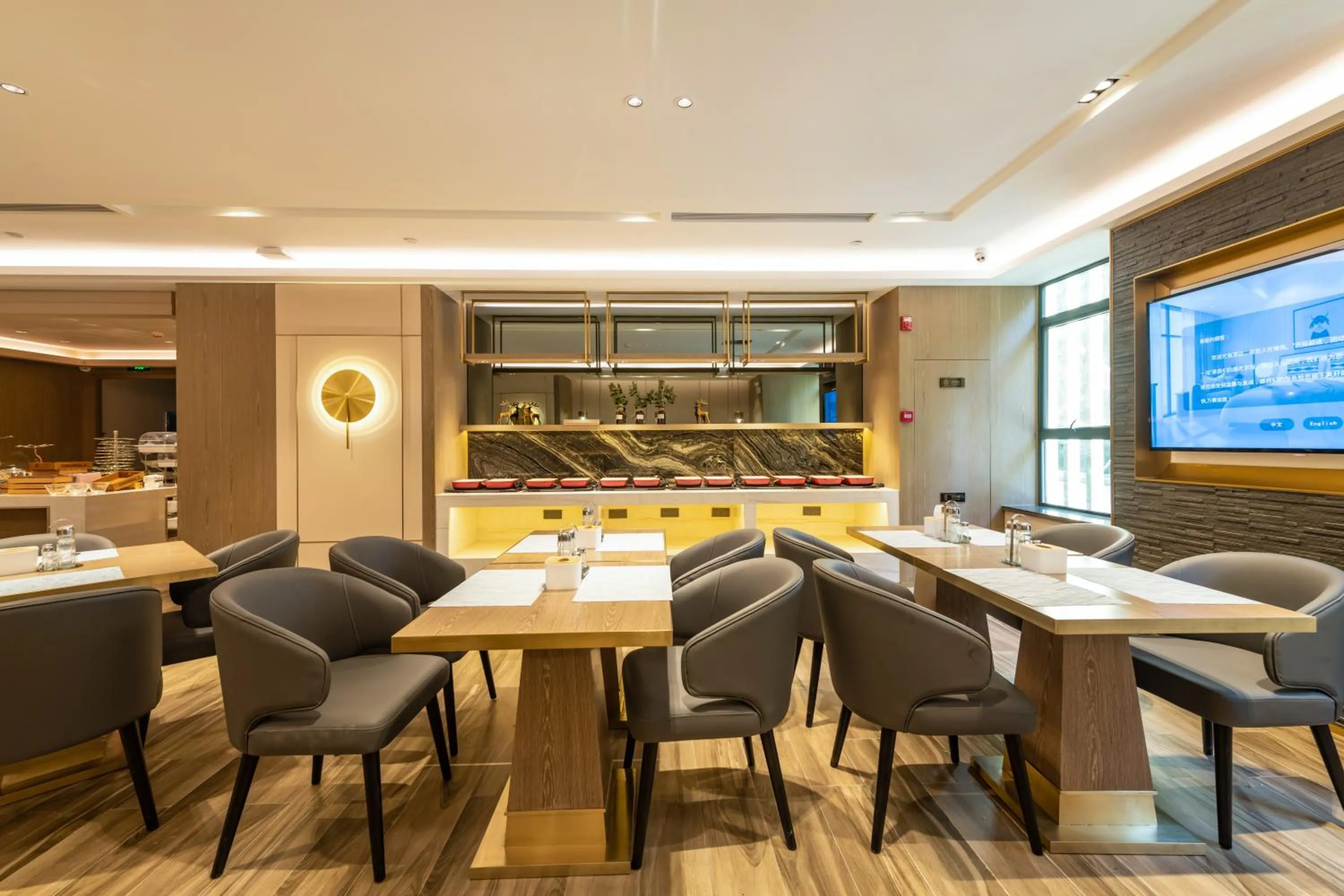 Restaurant/places to eat in Echarm Plus International Hotel Ouzhuang Metro Station Branch - Free Deliver Service to Canton Fair Complex During Canton Fair Period