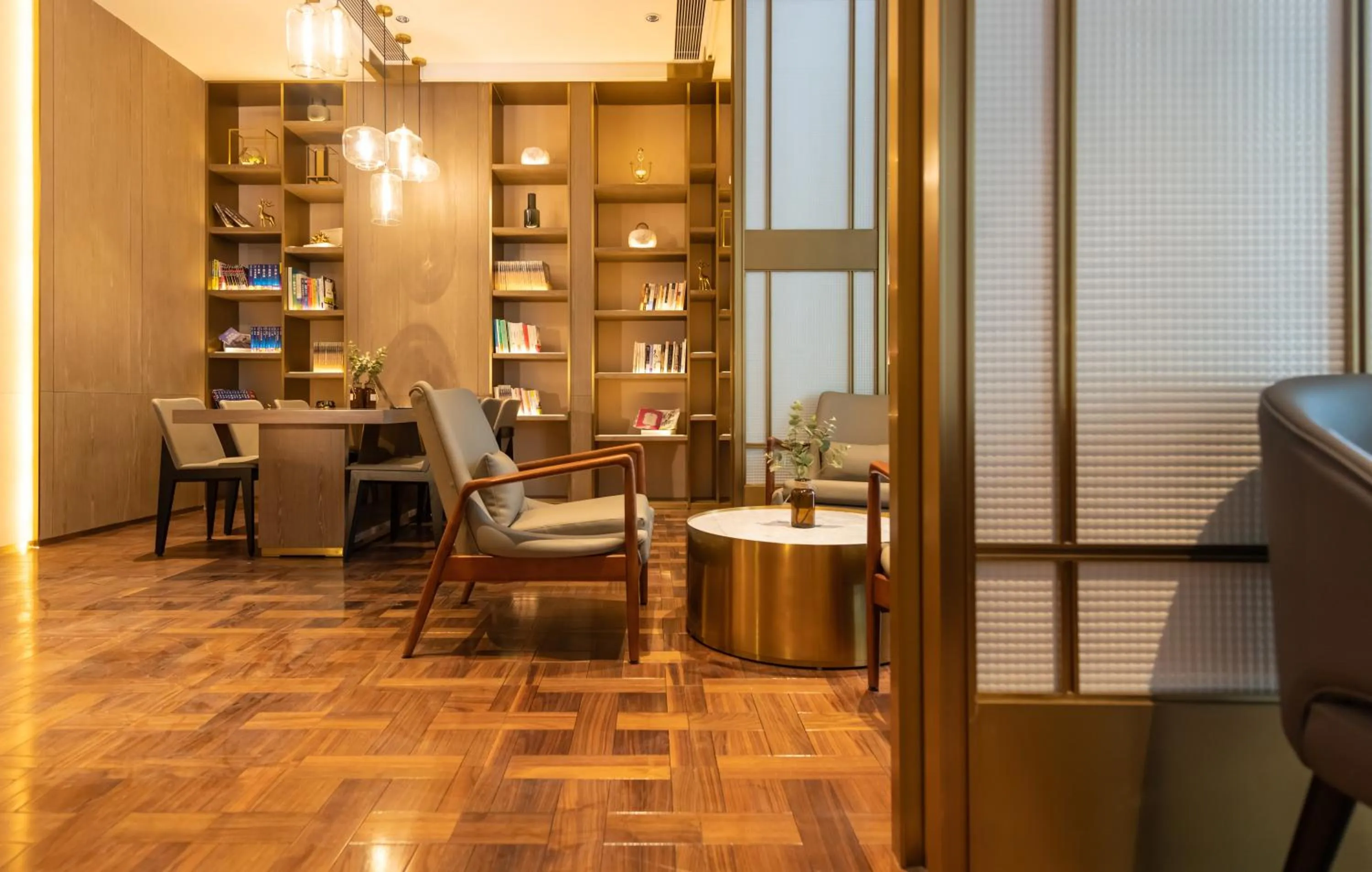 Lobby or reception in Echarm Plus International Hotel Ouzhuang Metro Station Branch - Free Deliver Service to Canton Fair Complex During Canton Fair Period