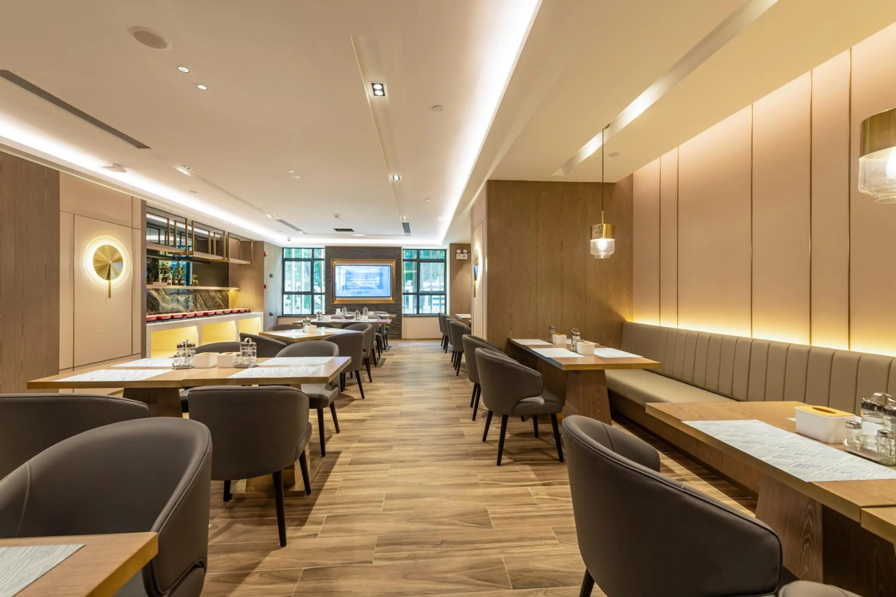 Restaurant/places to eat in Echarm Plus International Hotel Ouzhuang Metro Station Branch - Free Deliver Service to Canton Fair Complex During Canton Fair Period