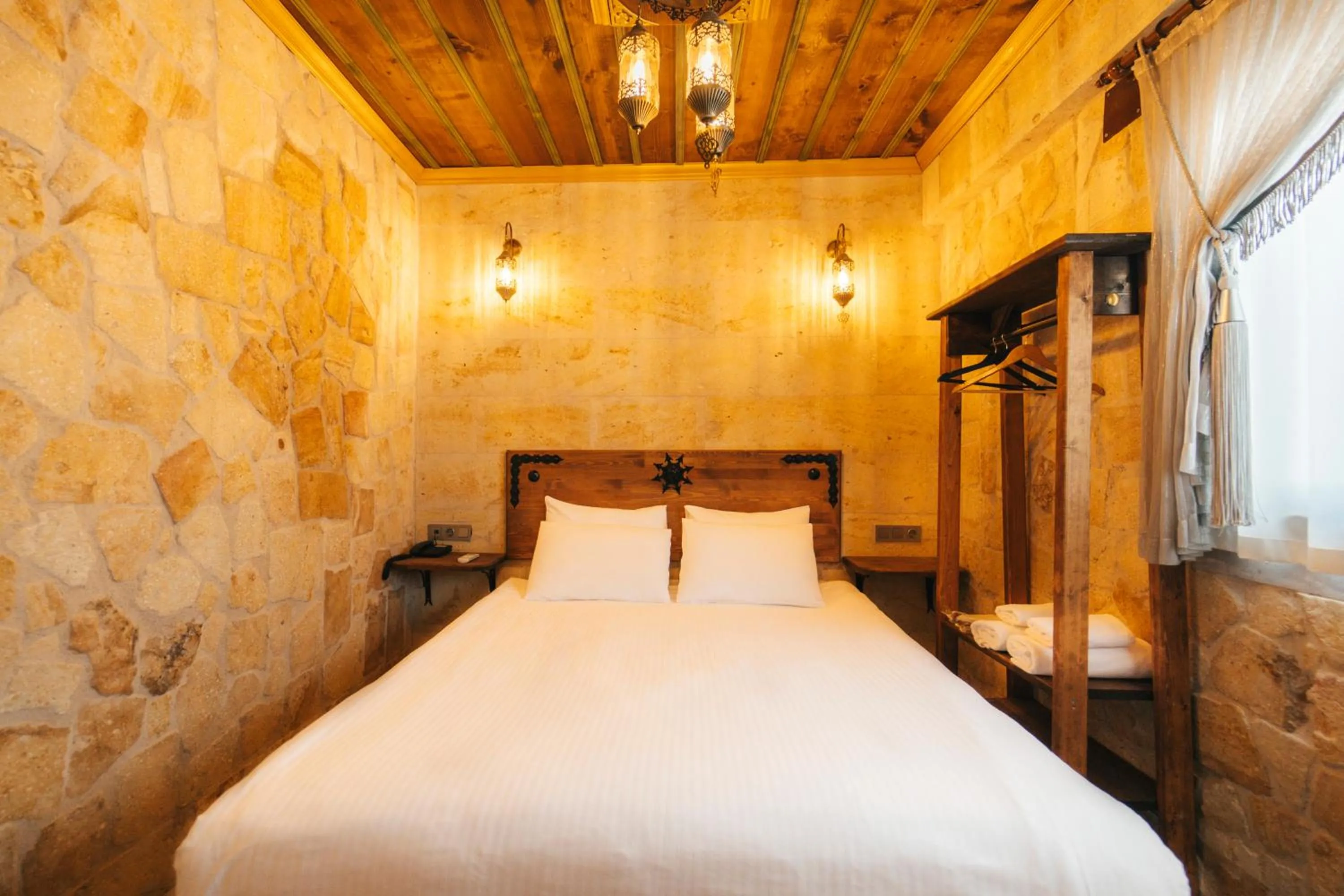 Bed in İncebey Konak Cappadocia