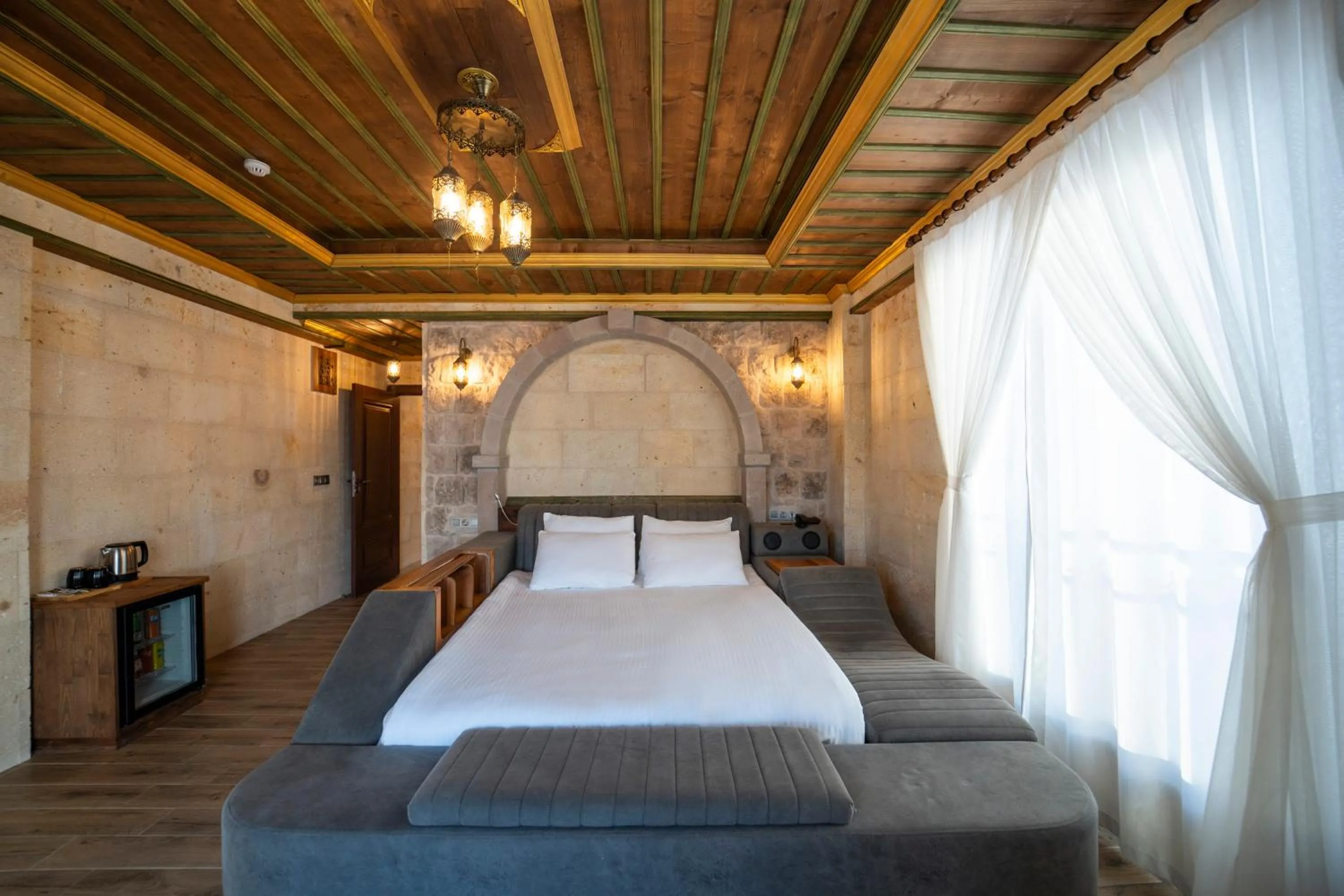 Bed in İncebey Konak Cappadocia