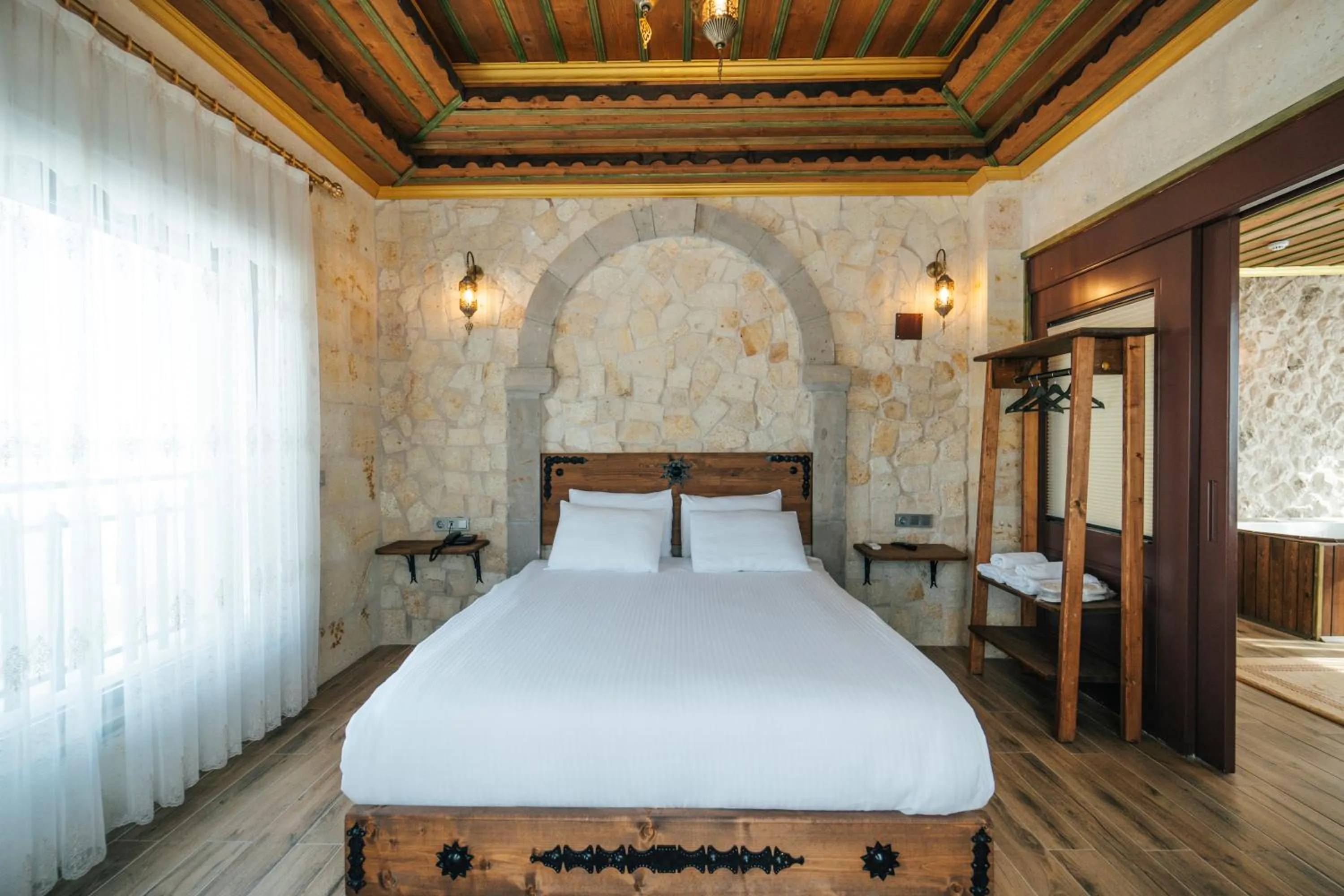 Bed in İncebey Konak Cappadocia