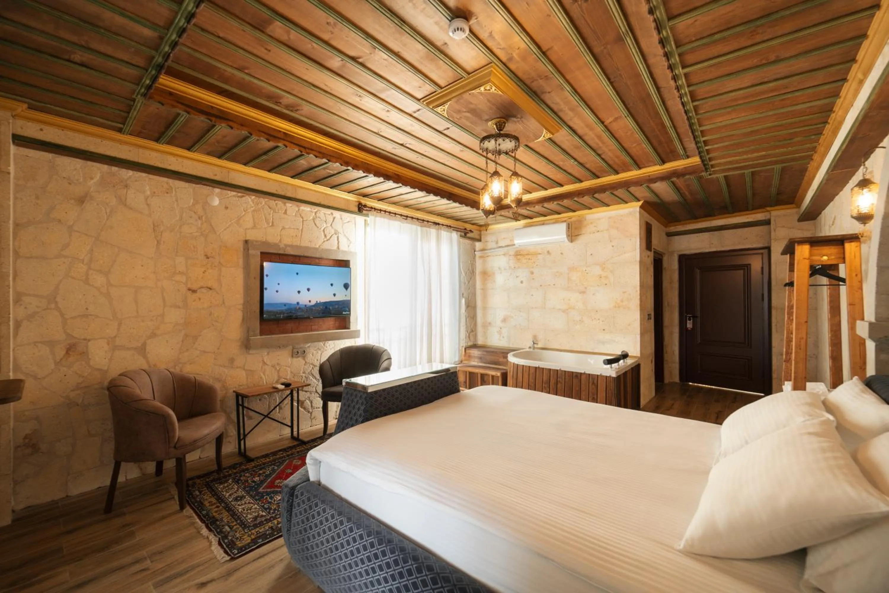 Bed in İncebey Konak Cappadocia