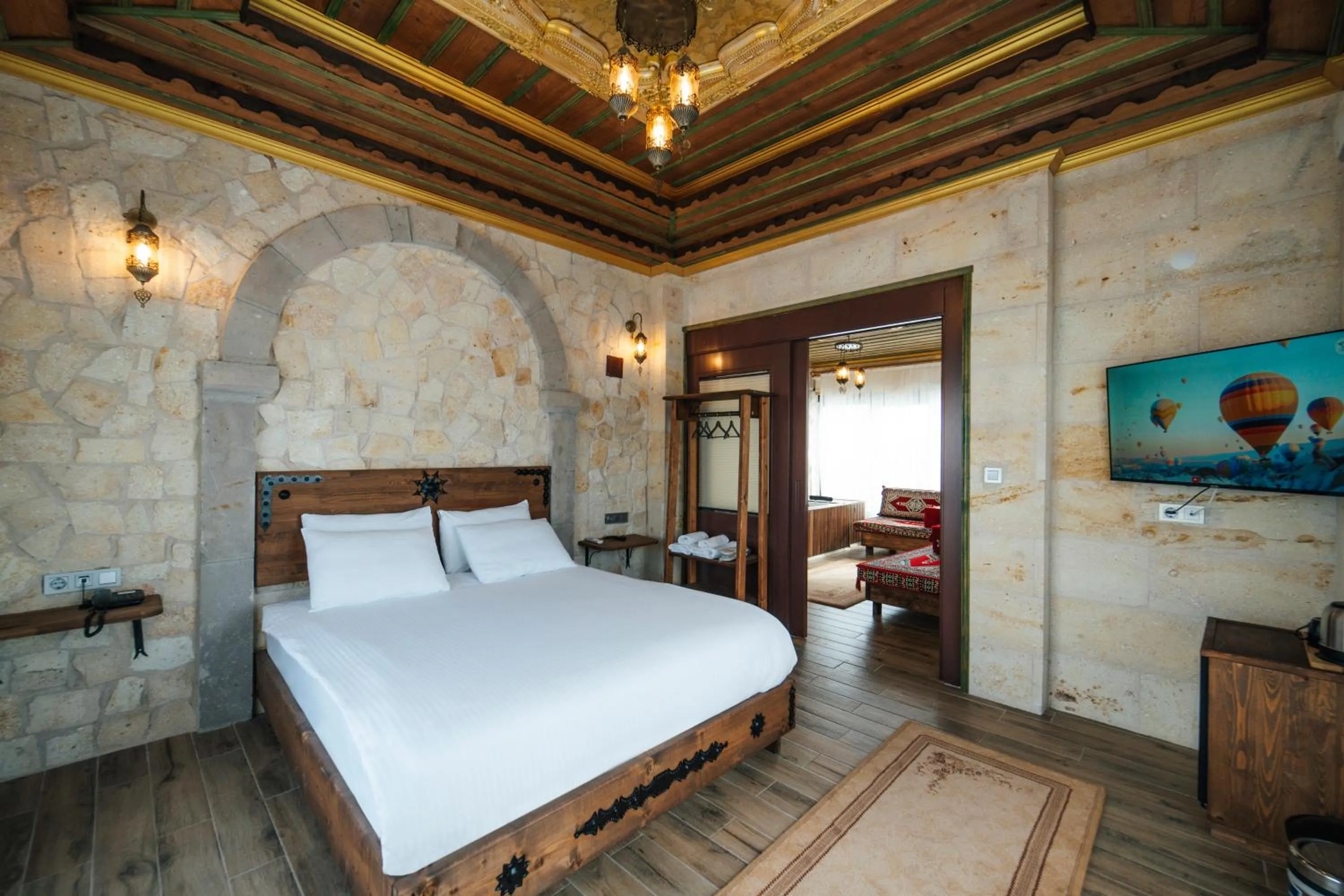 Bed in İncebey Konak Cappadocia