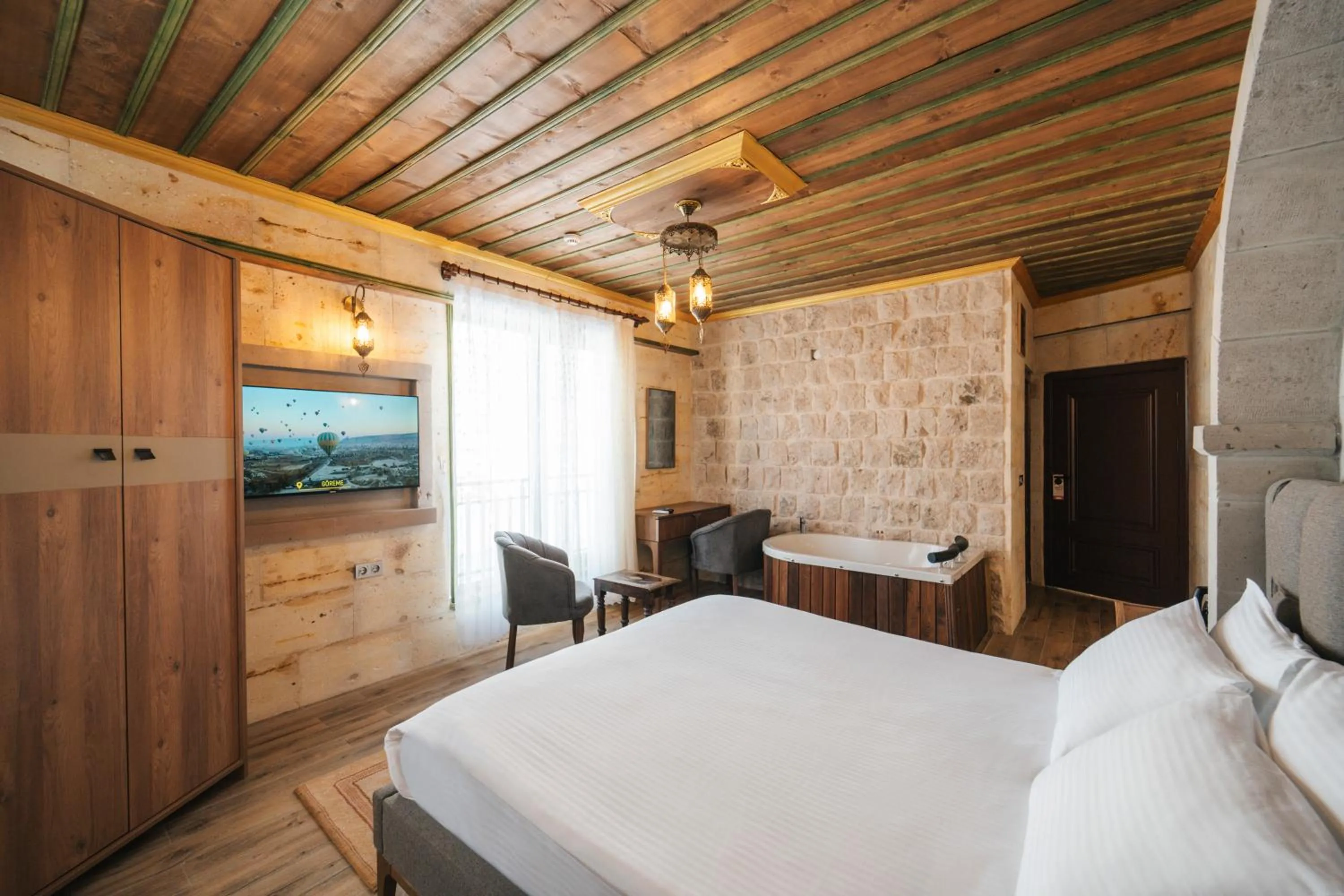 Bed in İncebey Konak Cappadocia