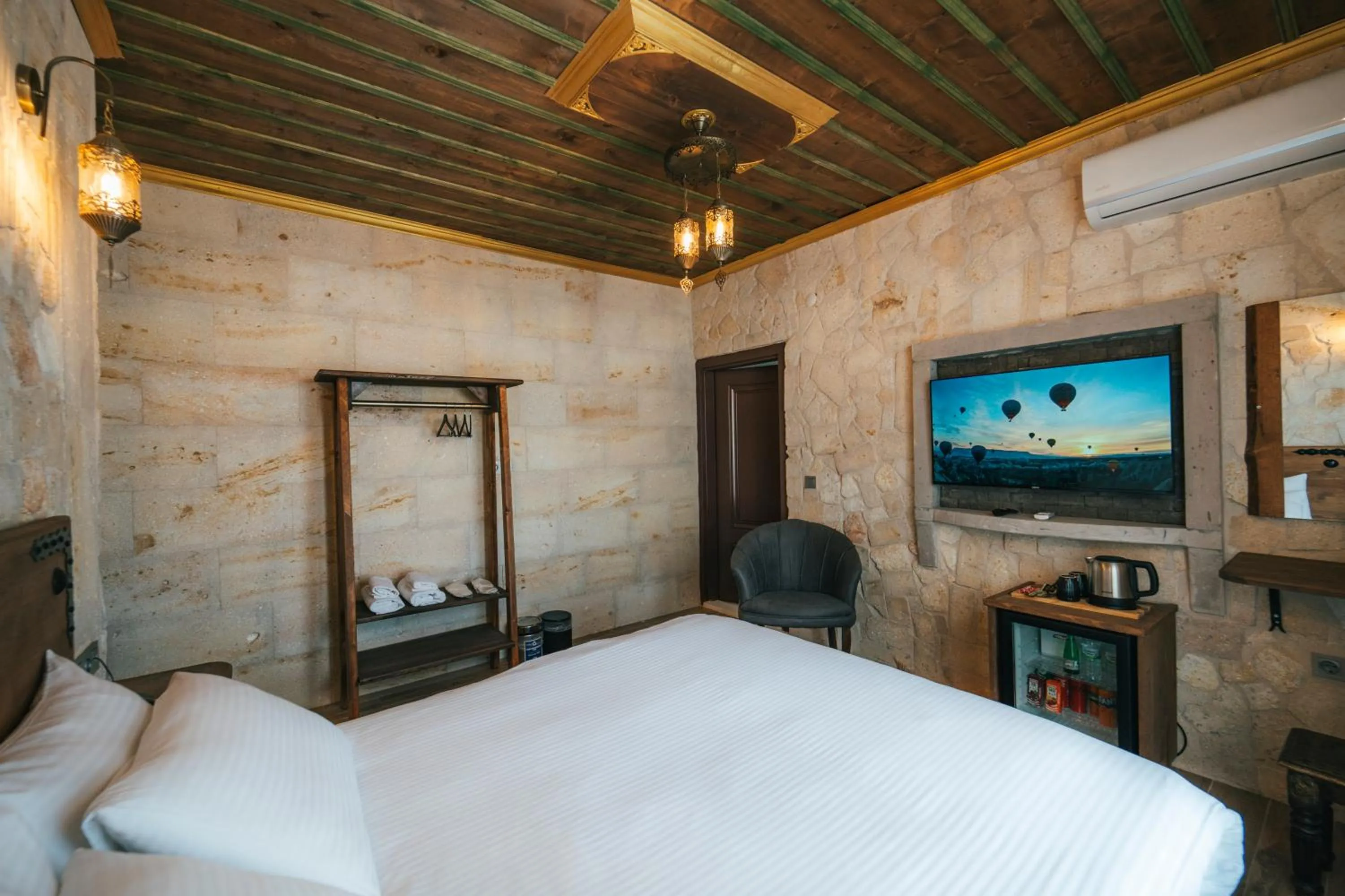 Bed in İncebey Konak Cappadocia