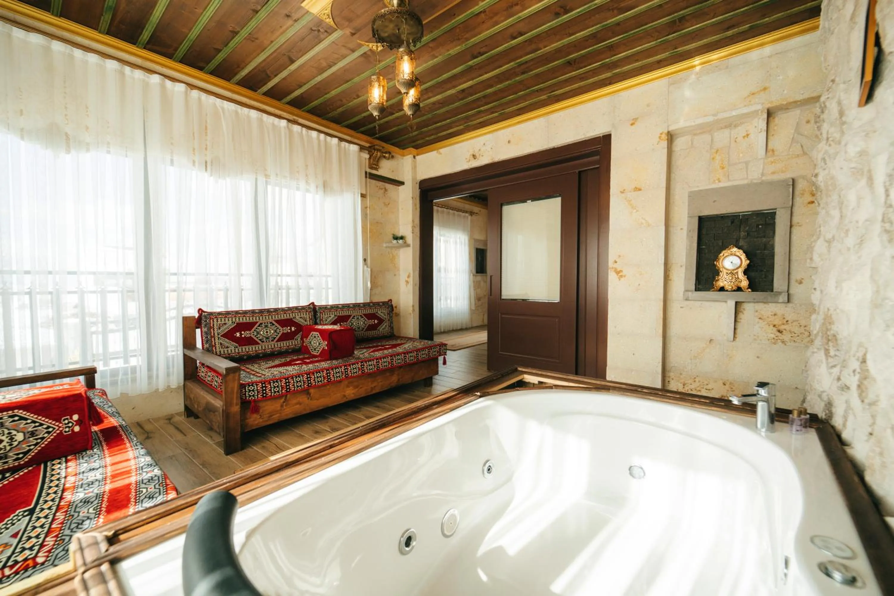 Bed in İncebey Konak Cappadocia