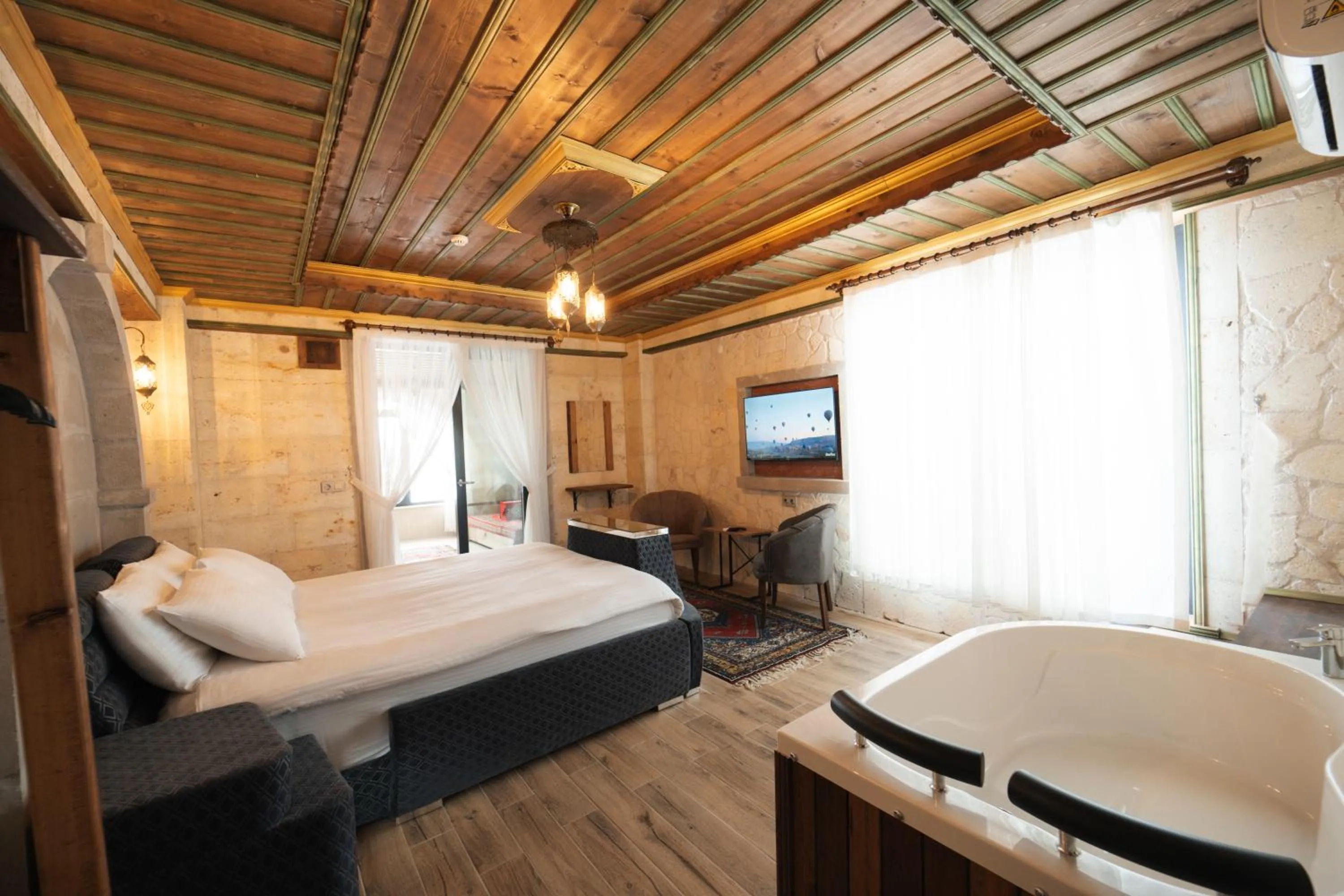 Bed in İncebey Konak Cappadocia