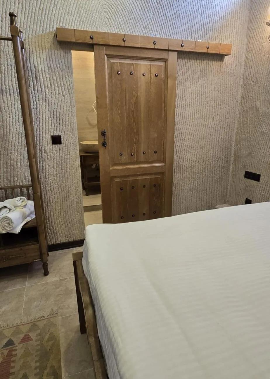 Bed in İncebey Konak Cappadocia