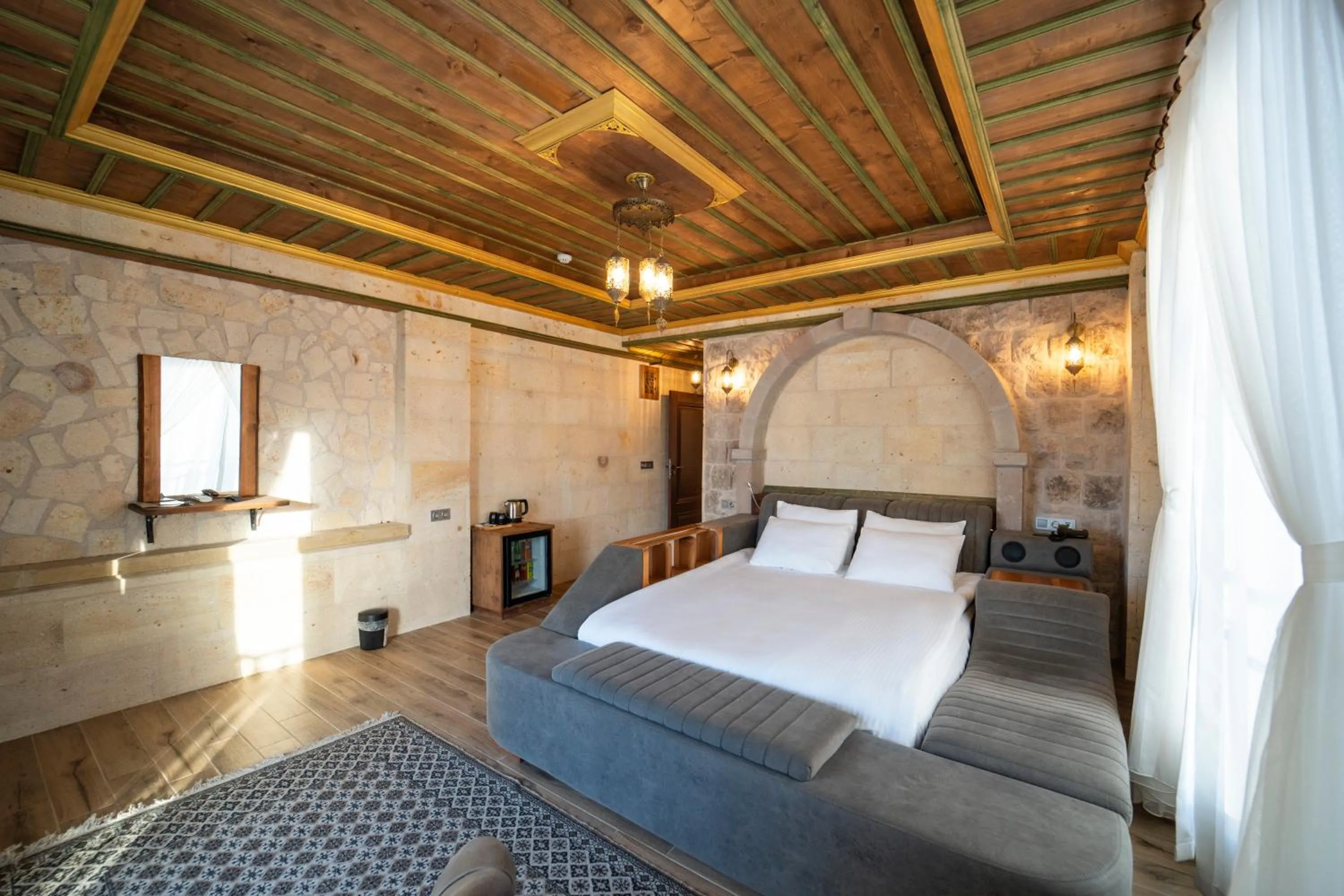 Photo of the whole room, Bed in İncebey Konak Cappadocia