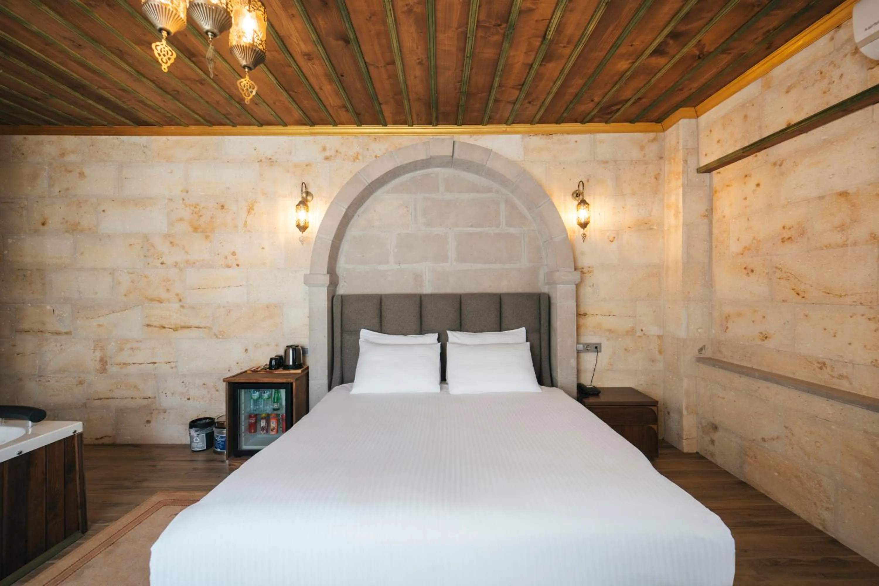 Bed in İncebey Konak Cappadocia