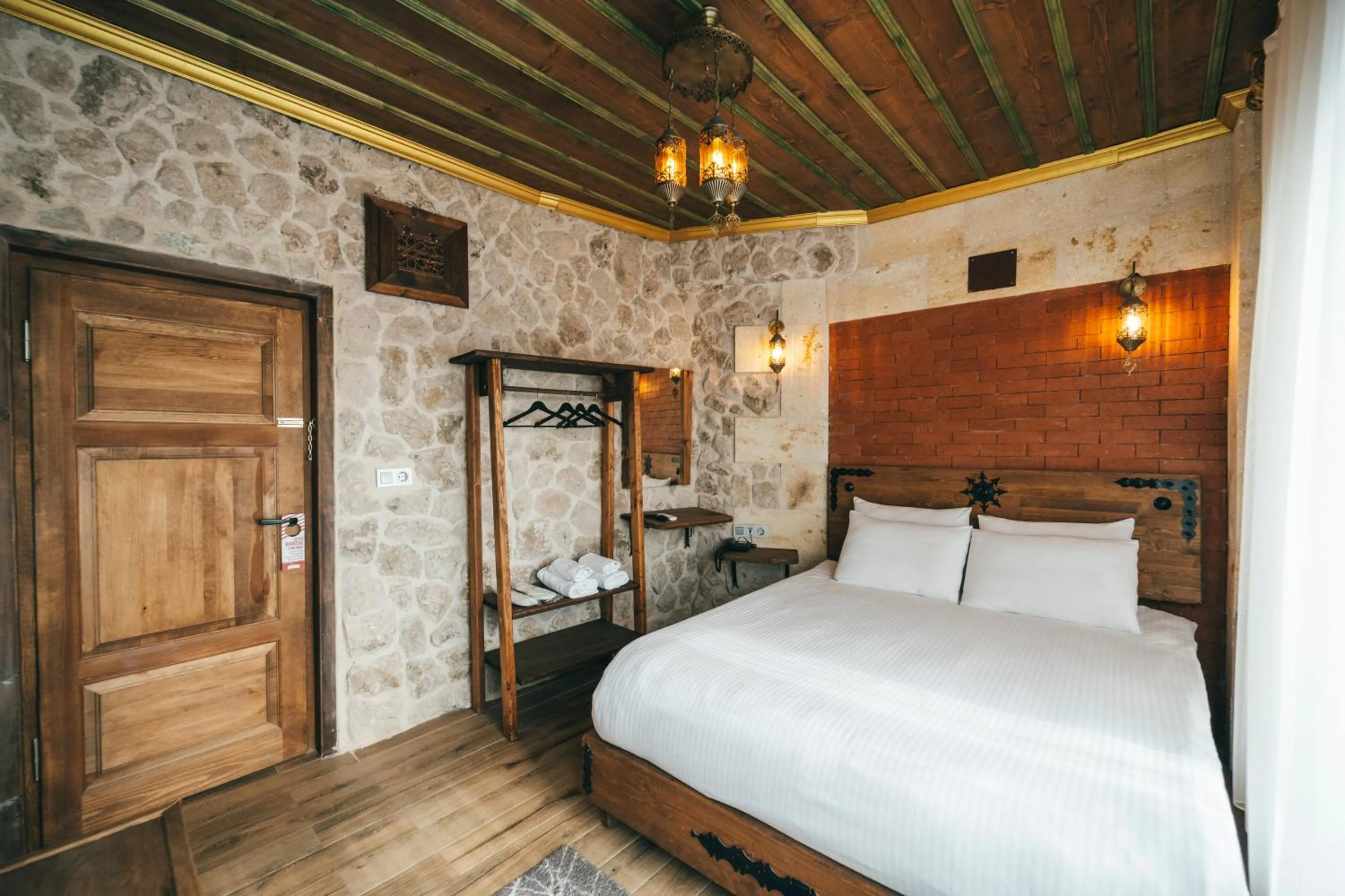 Bed in İncebey Konak Cappadocia