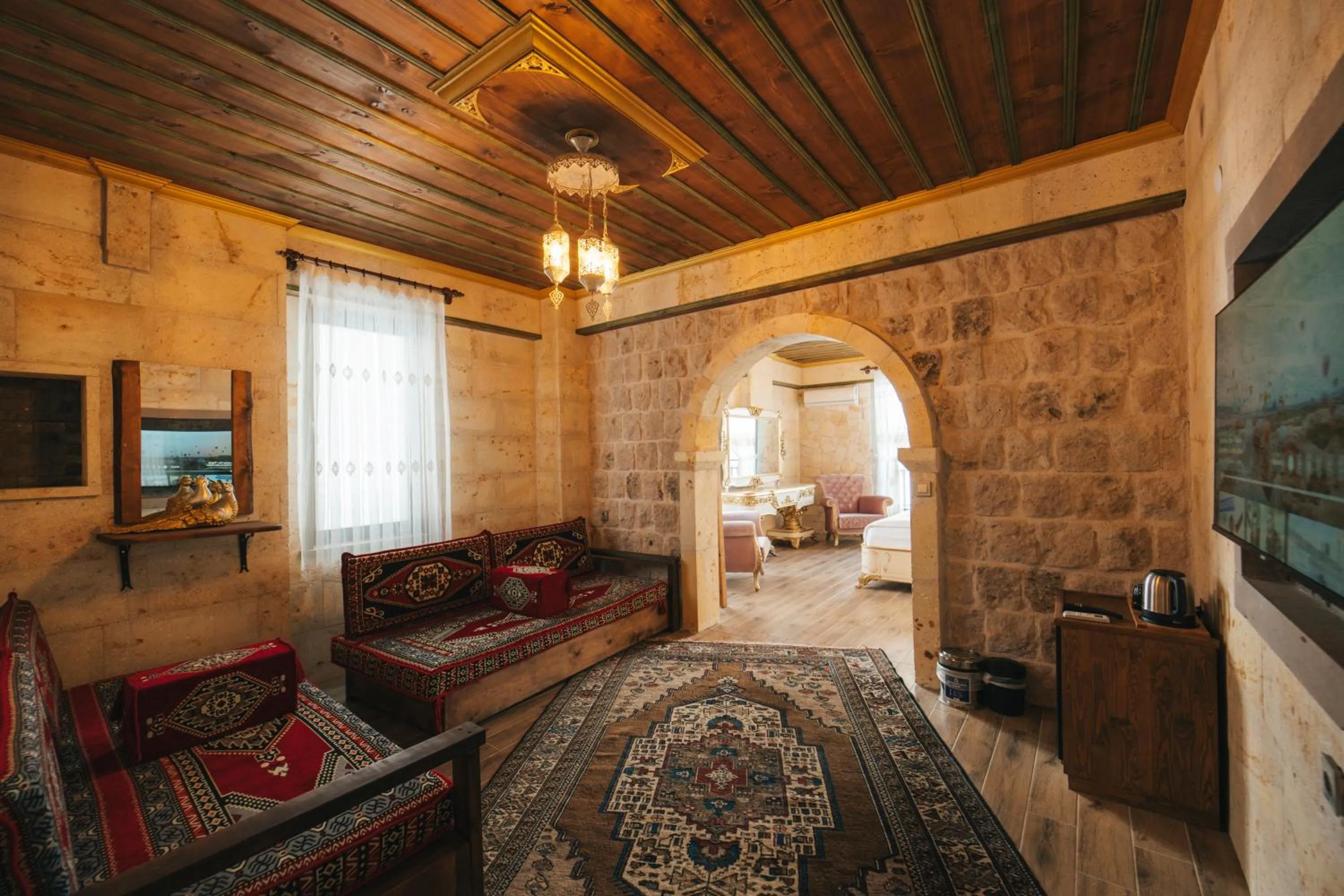 Bed in İncebey Konak Cappadocia