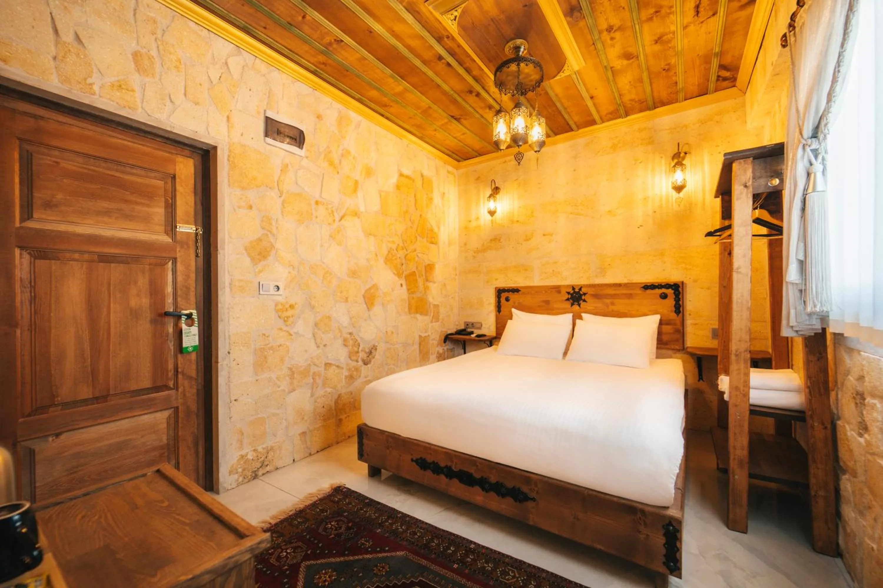 Bed in İncebey Konak Cappadocia