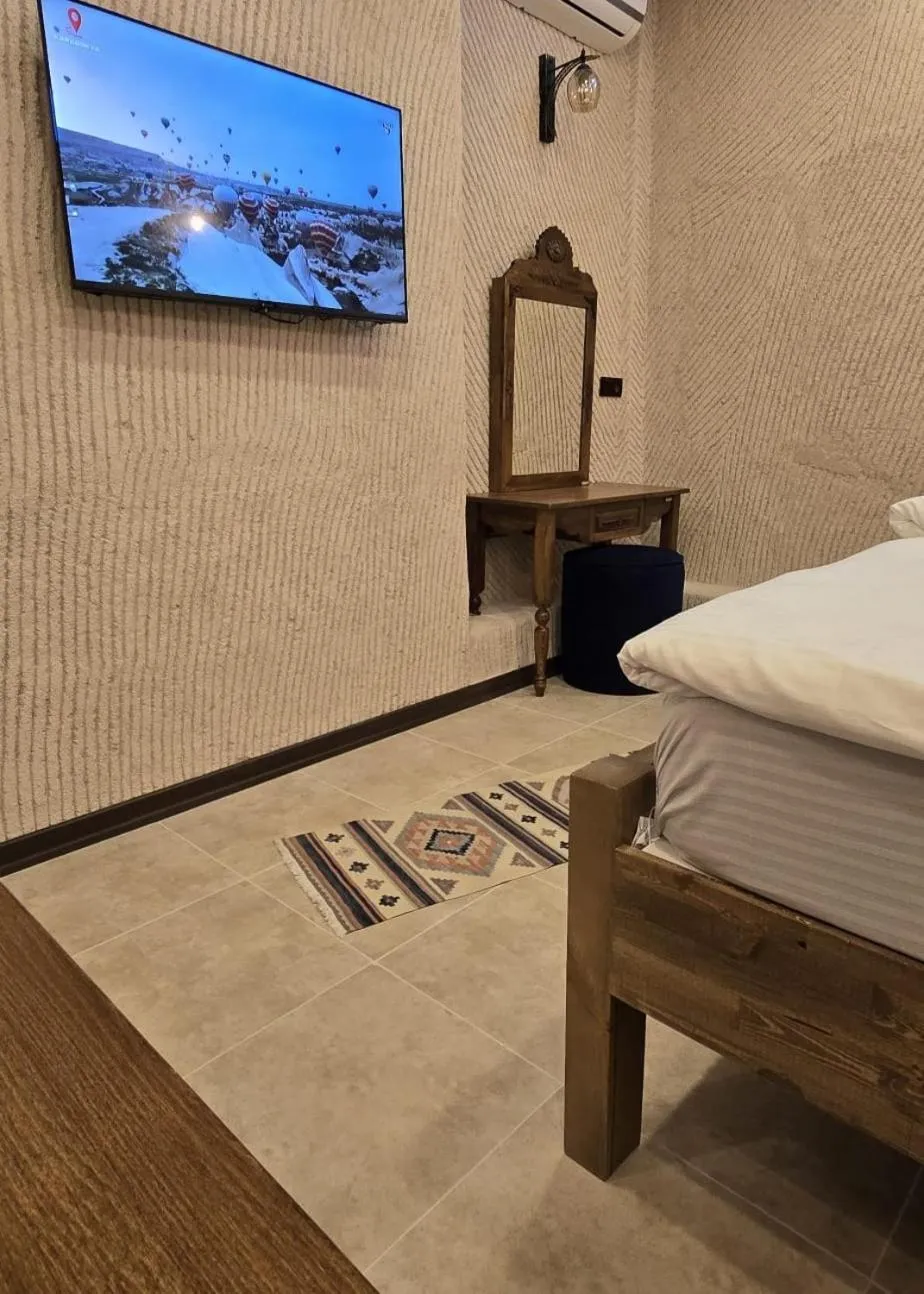 Bed in İncebey Konak Cappadocia