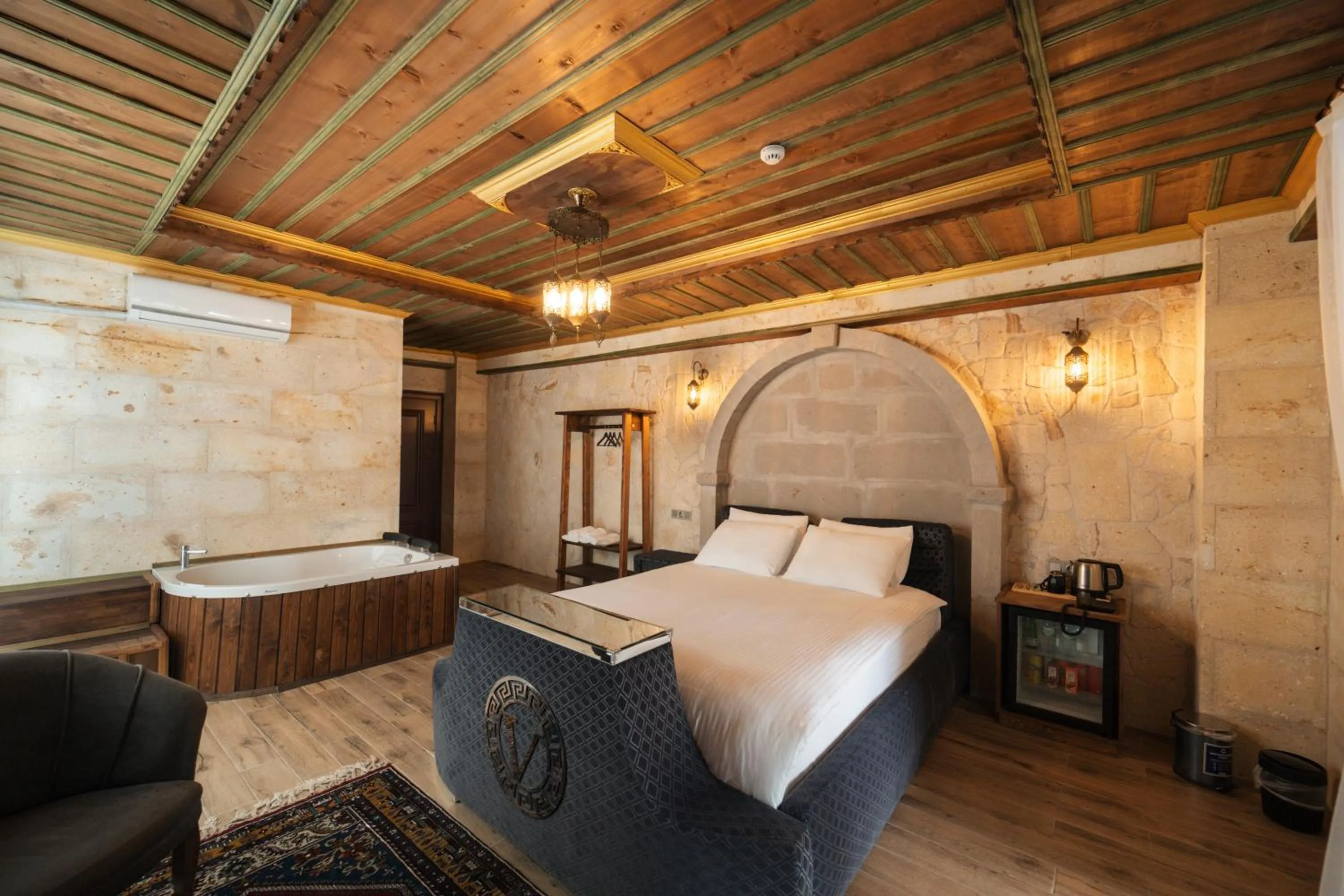 Bed in İncebey Konak Cappadocia