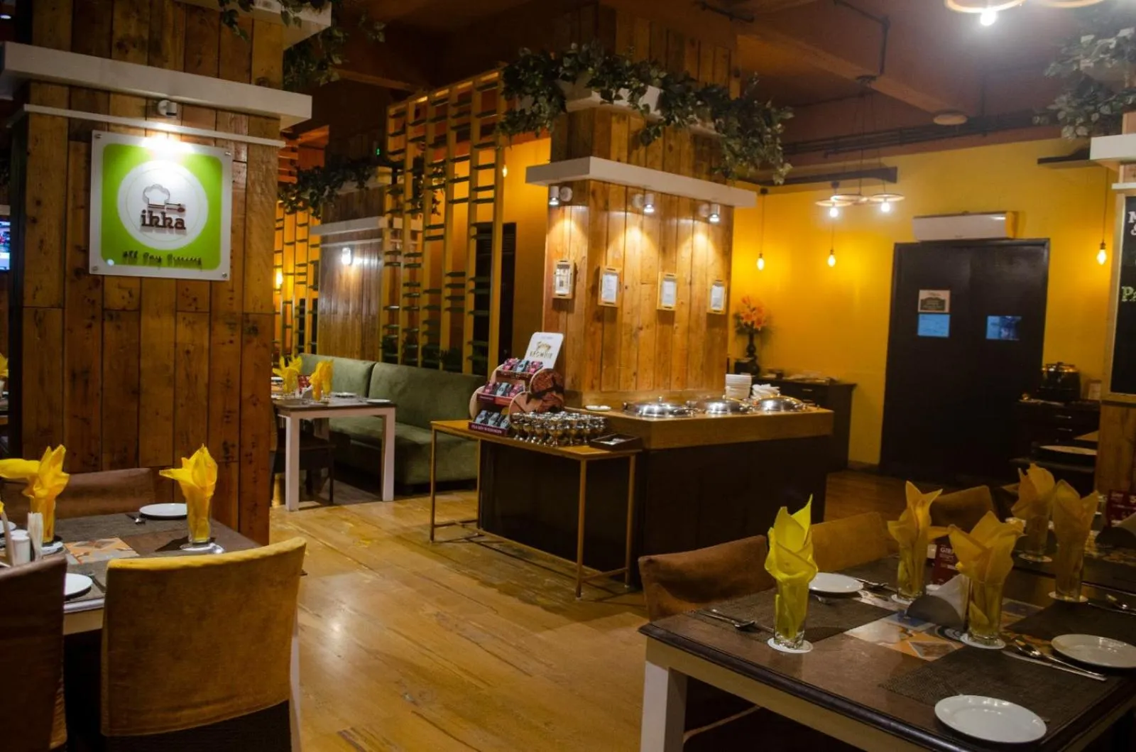 Restaurant/places to eat in Pallavi aVIDA