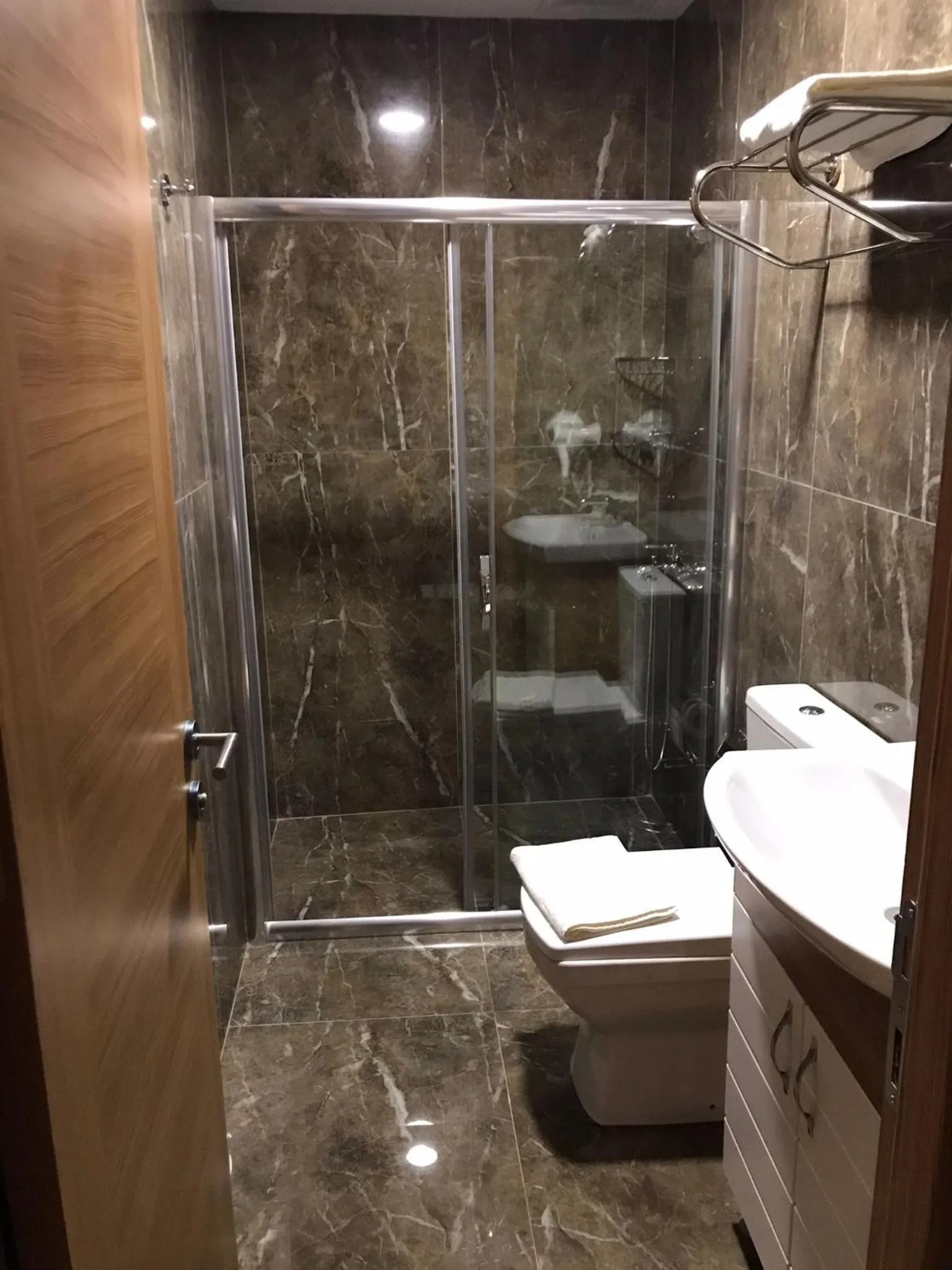 Shower in Safir Hotel