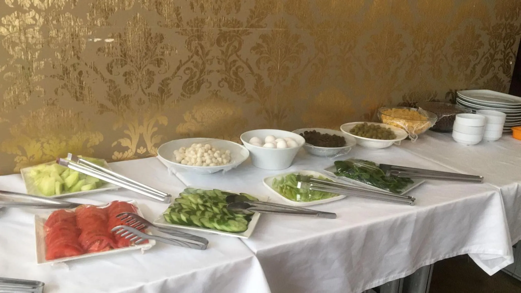 Food and drinks in Safir Hotel