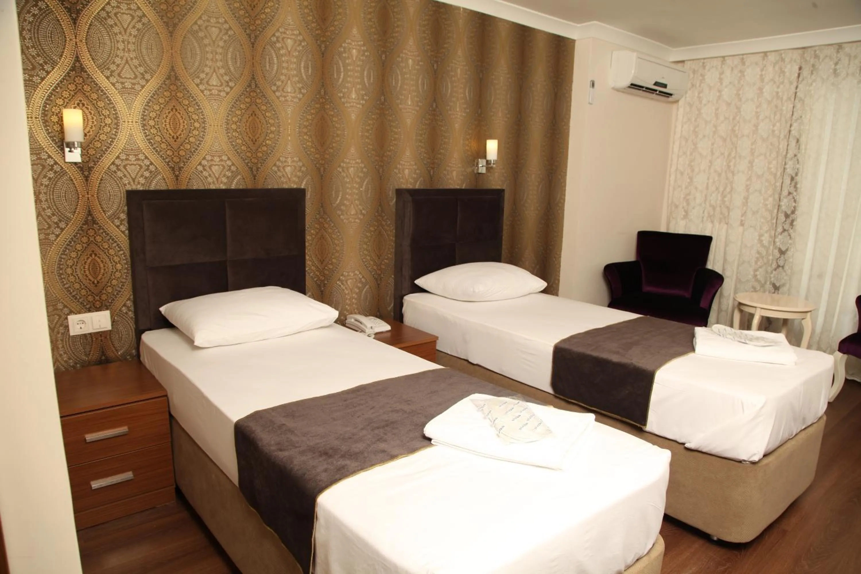 Photo of the whole room, Bed in Safir Hotel