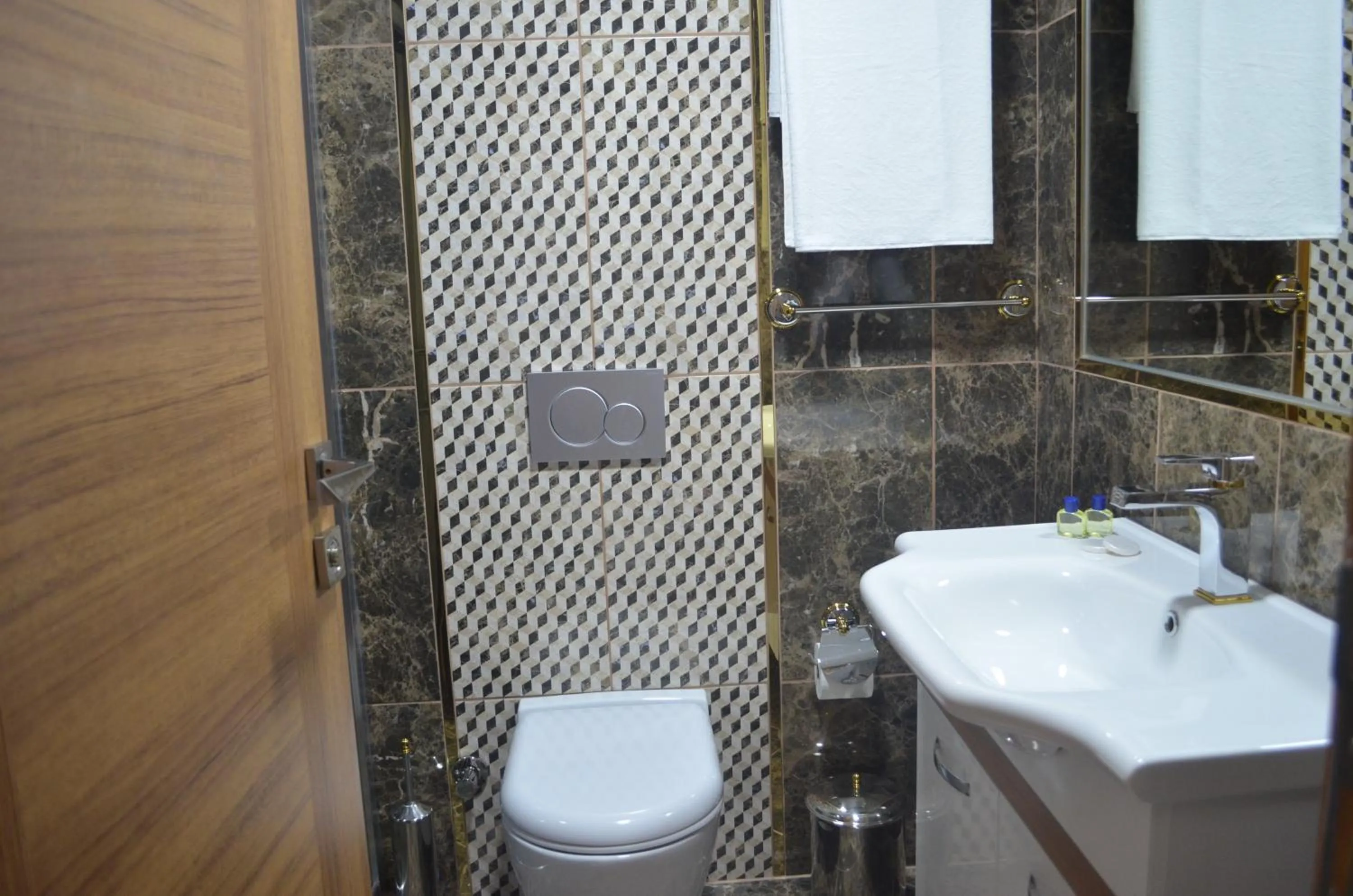 Shower in Safir Hotel