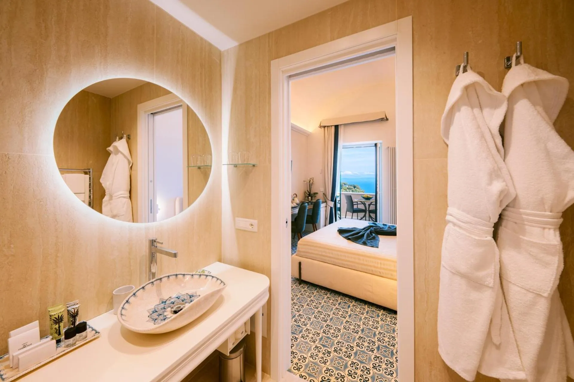 Bathroom, Bed in Palazzo Pascal