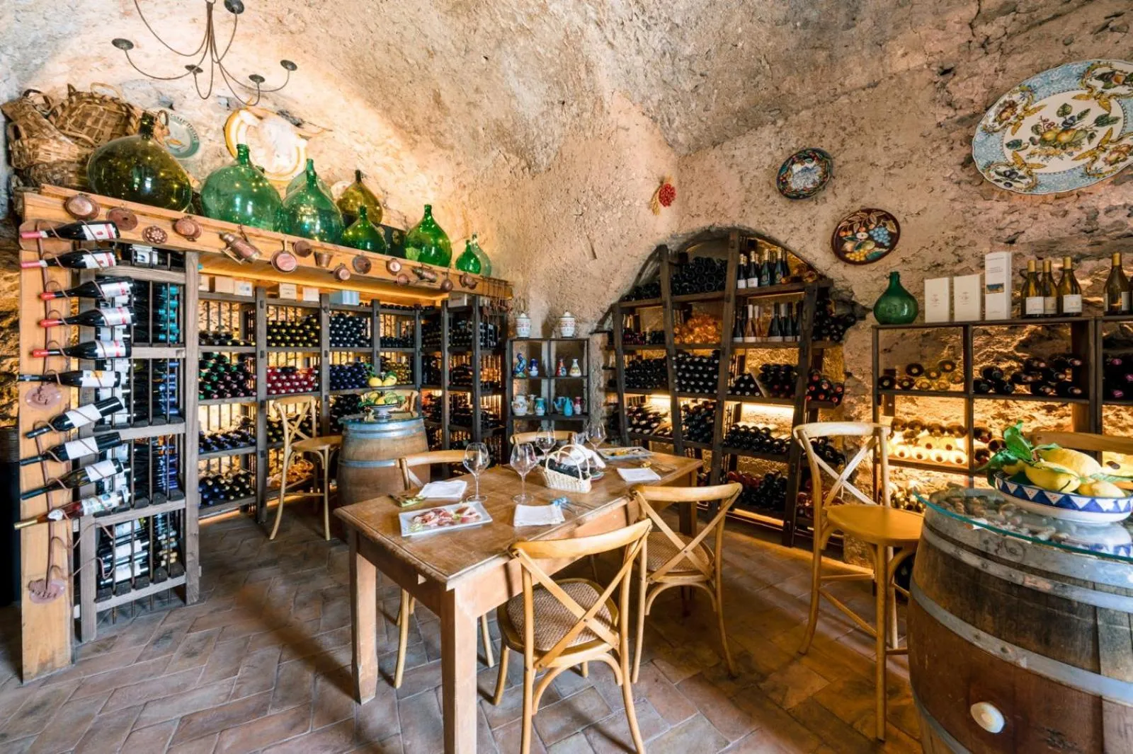 Restaurant/places to eat in Palazzo Pascal