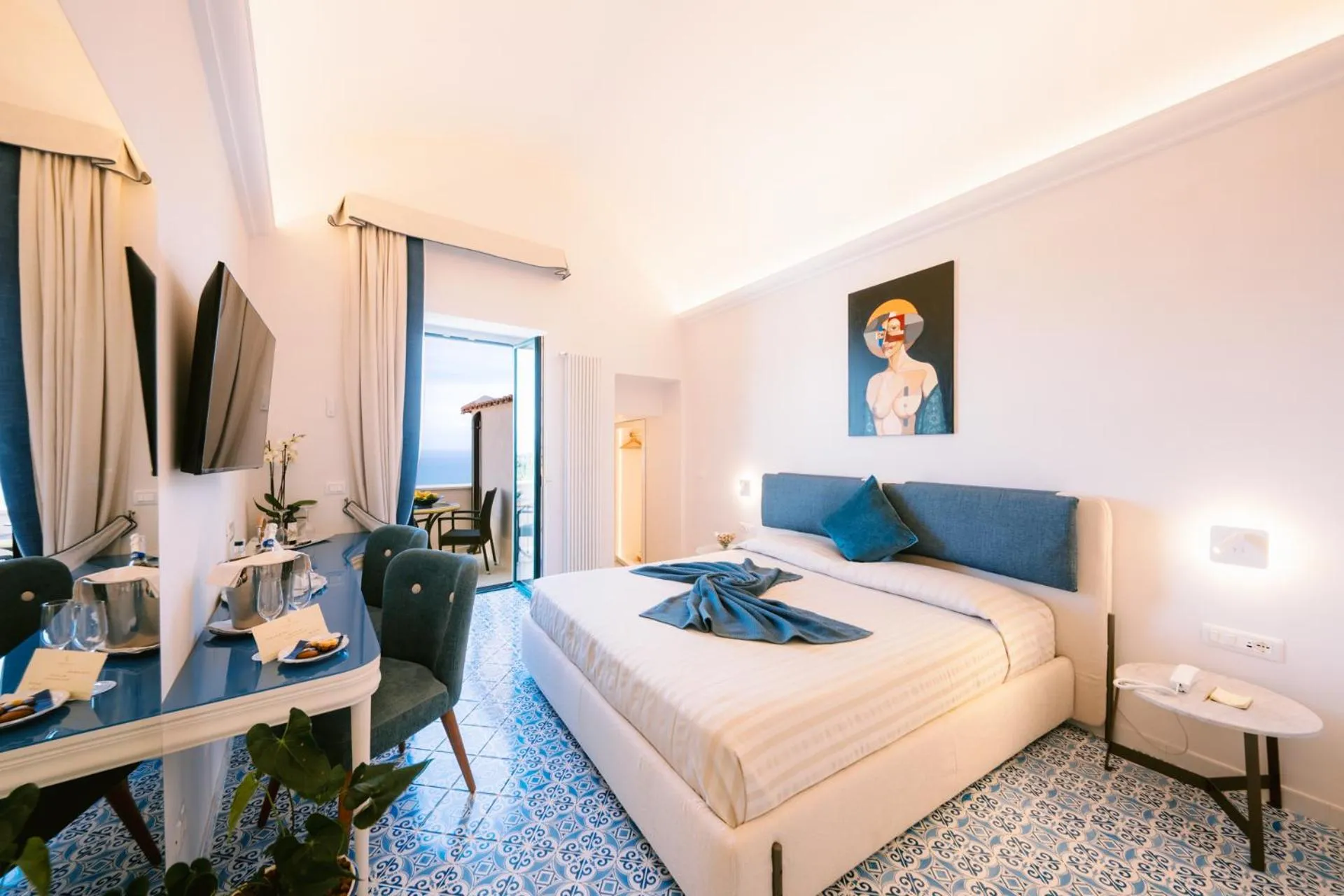 fireplace, Bed in Palazzo Pascal