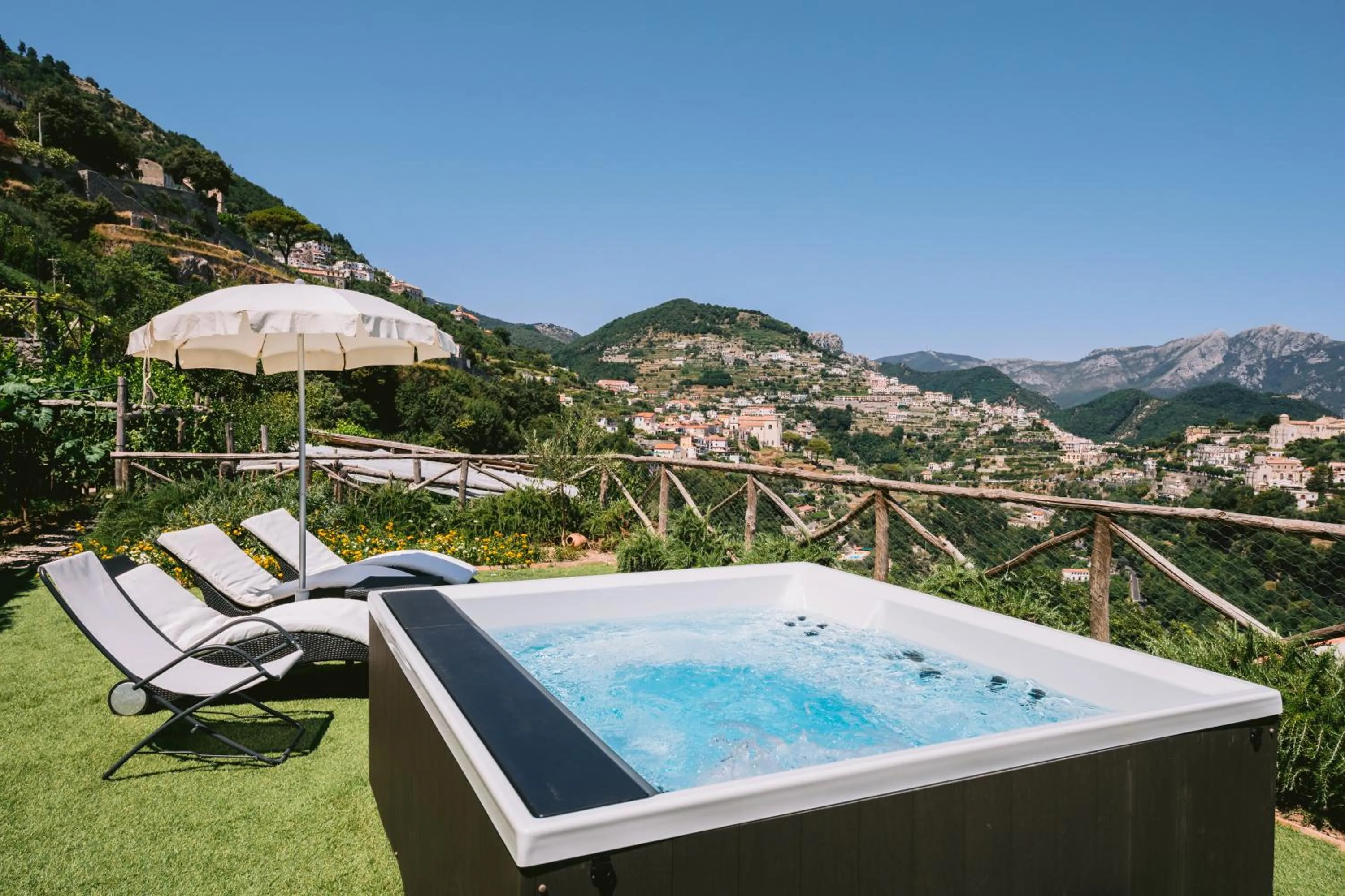 Hot Tub in Palazzo Pascal