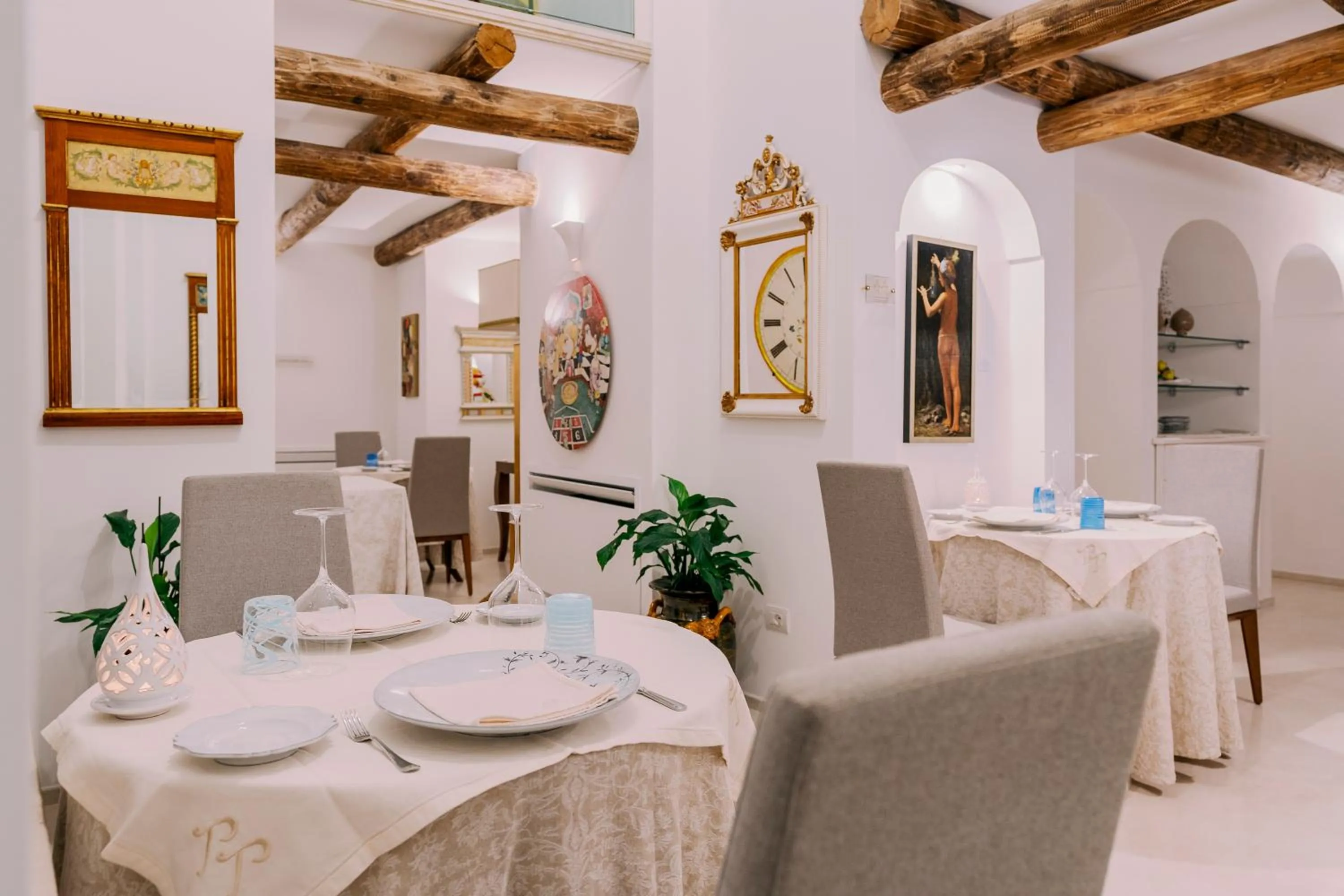 Restaurant/places to eat in Palazzo Pascal