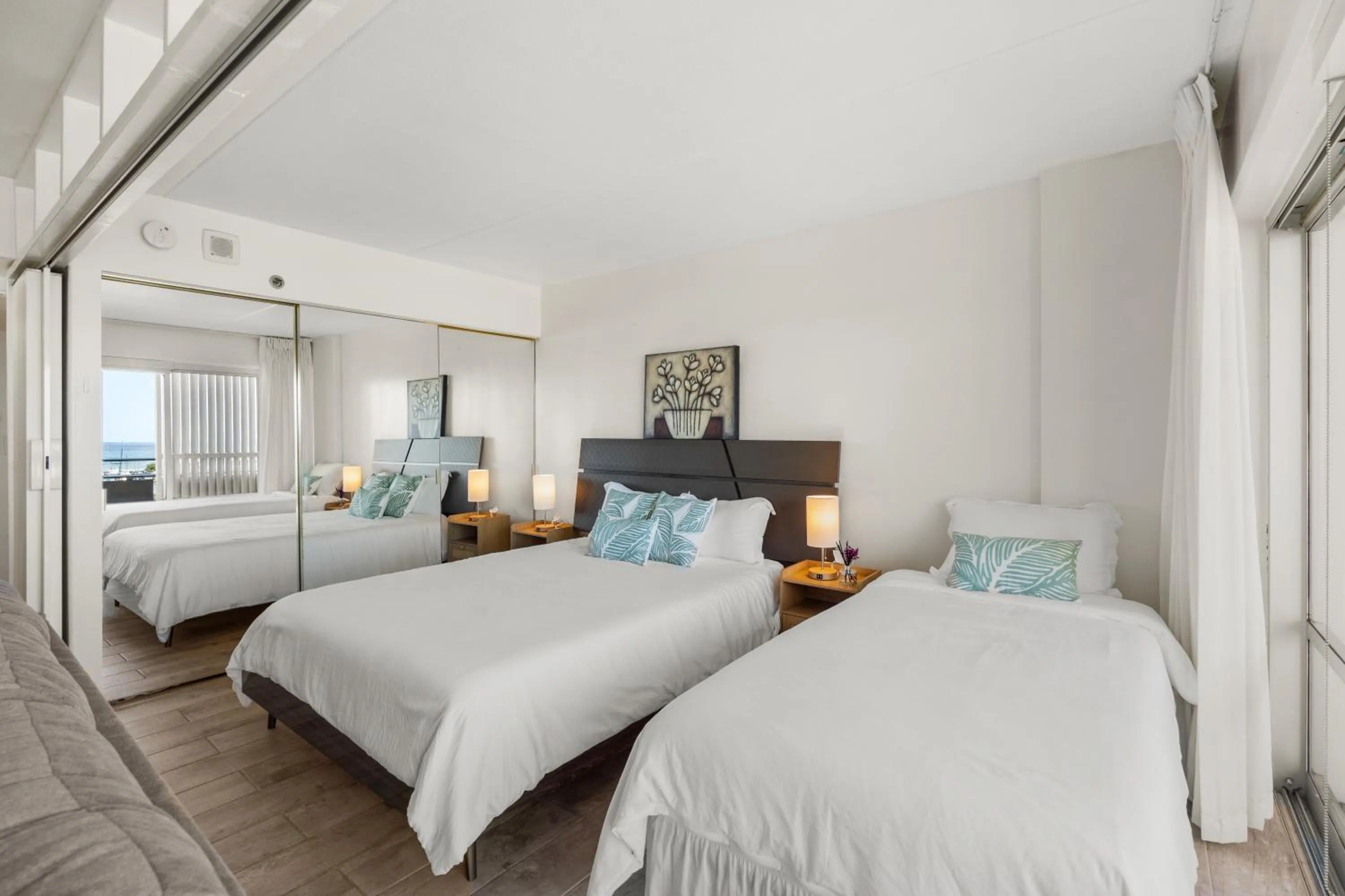 Bedroom, Bed in Ilikai Hotel with Ocean View