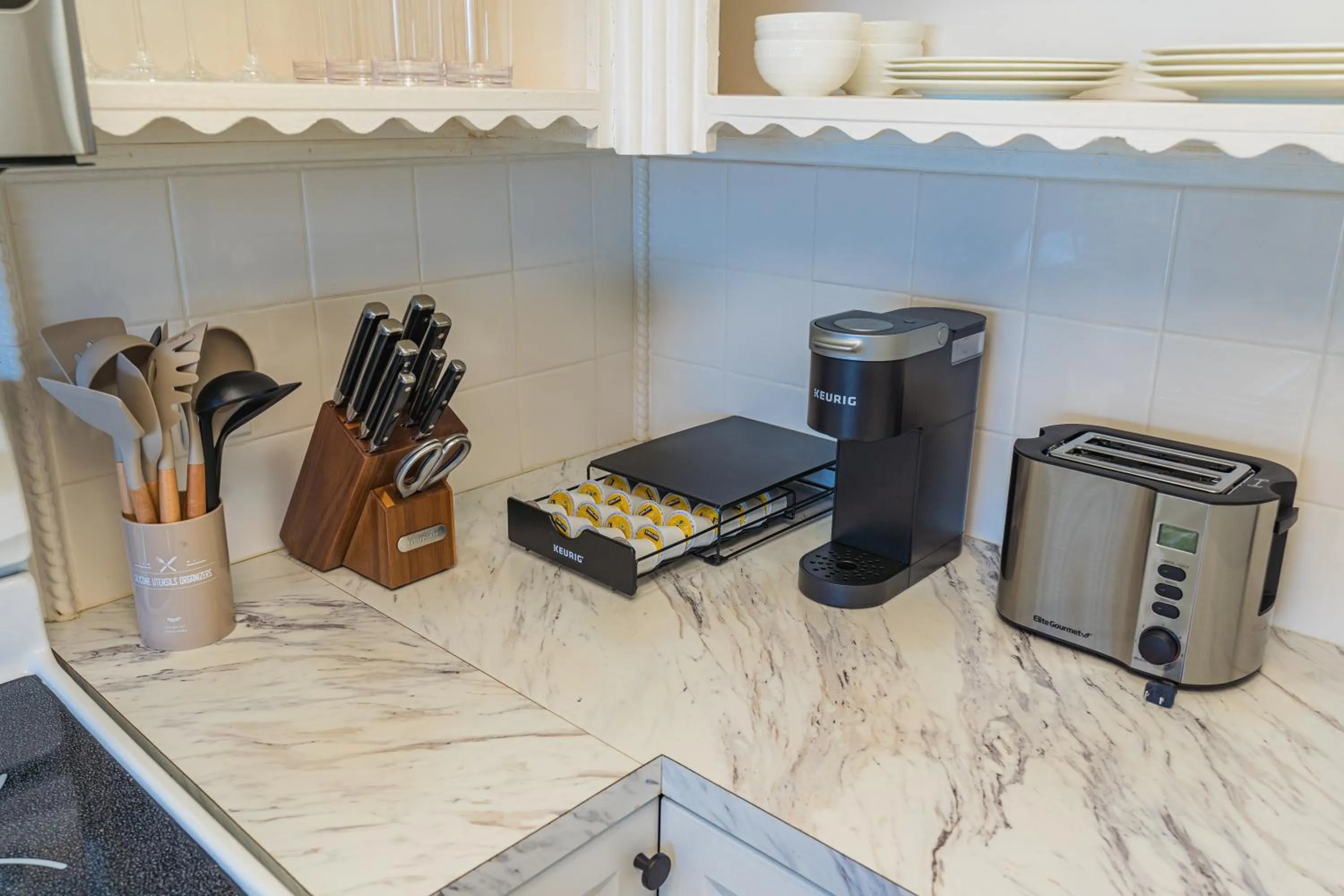 Coffee/tea facilities in Ilikai Hotel with Ocean View