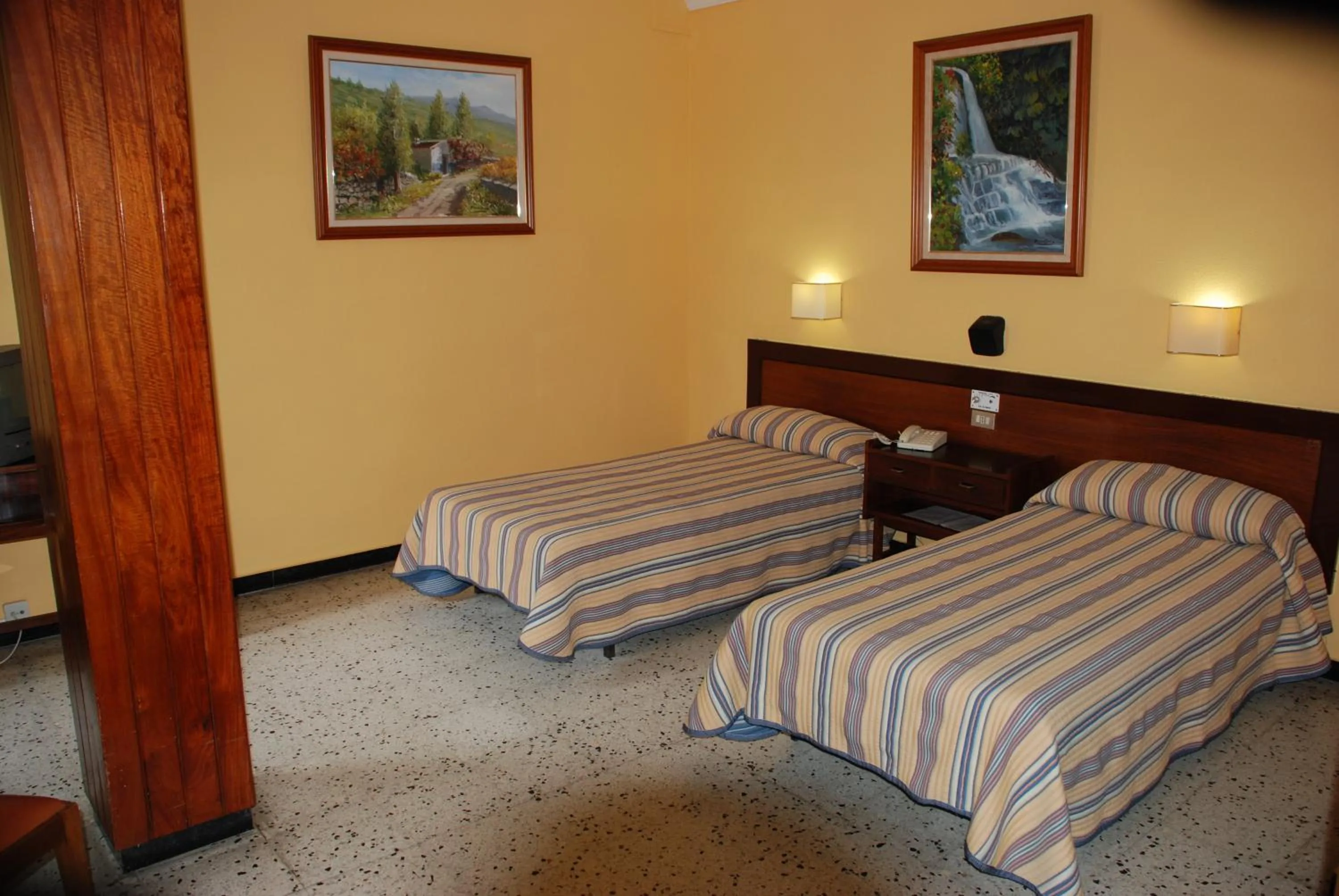 Photo of the whole room, Bed in Hotel Olympia