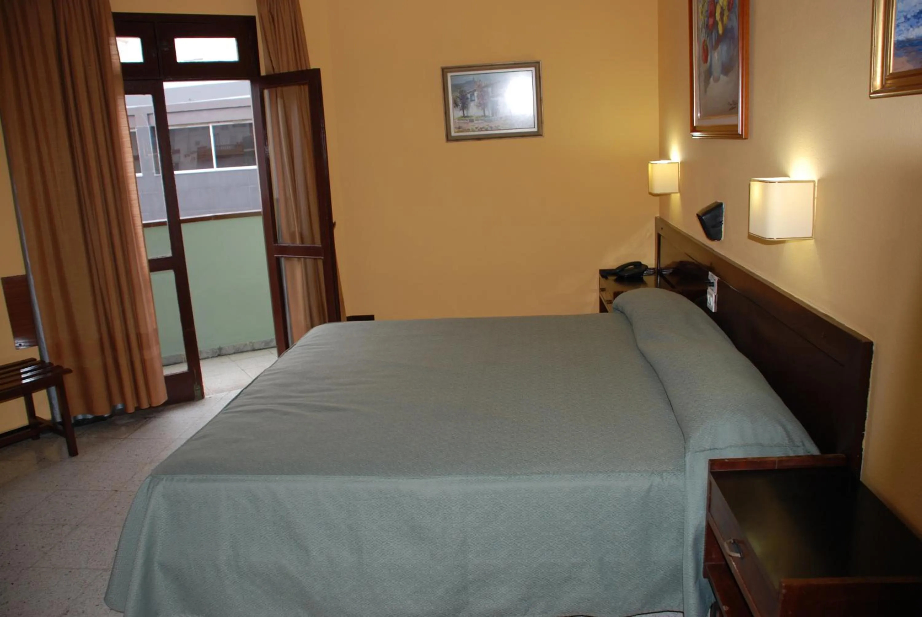 Photo of the whole room, Bed in Hotel Olympia