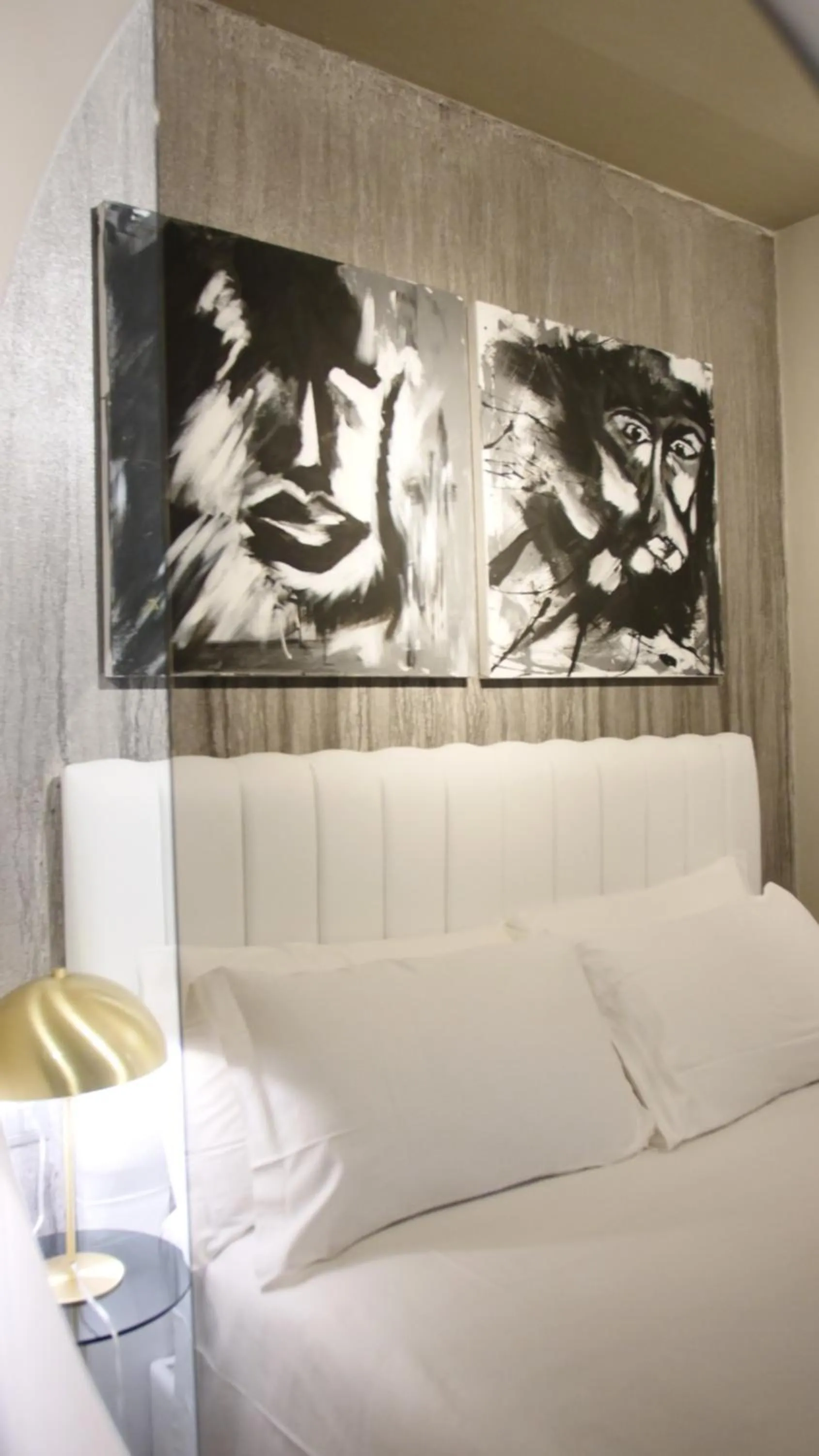 Decorative detail, Bed in Hotel Battisti 31