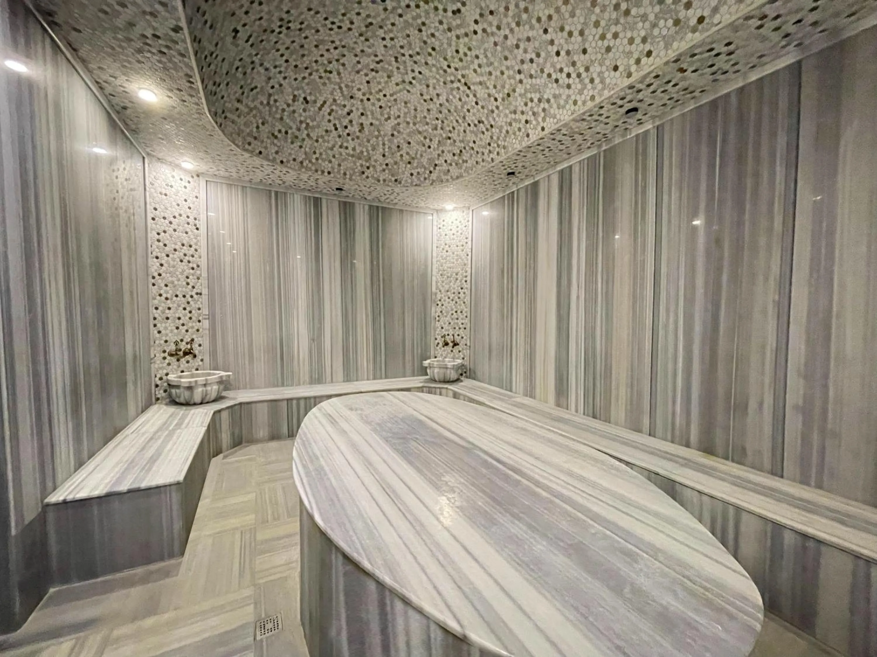 Steam room in Arena Grand Hotel