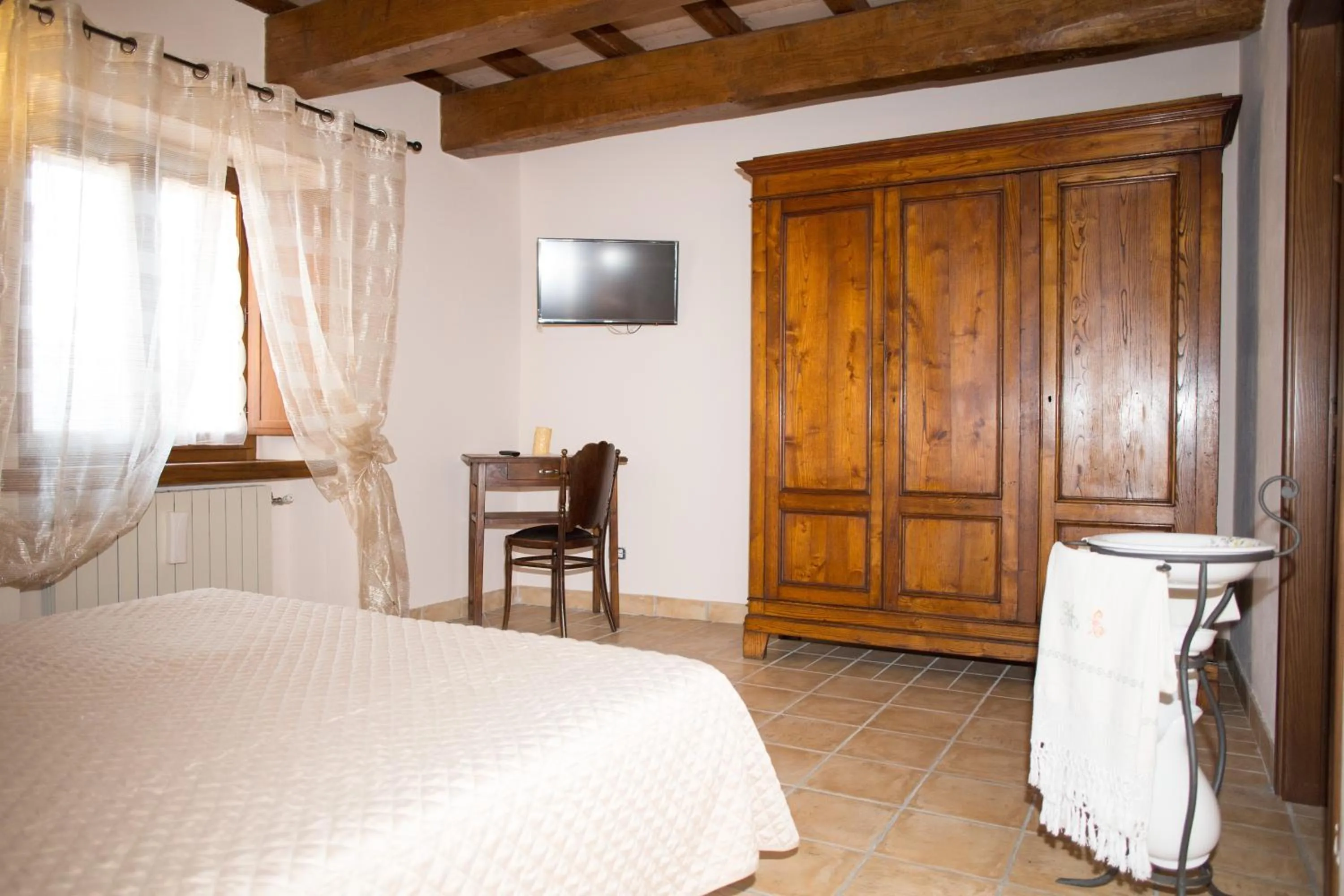 Shower, Bed in B&B Valle degli Ulivi Vallecorsa