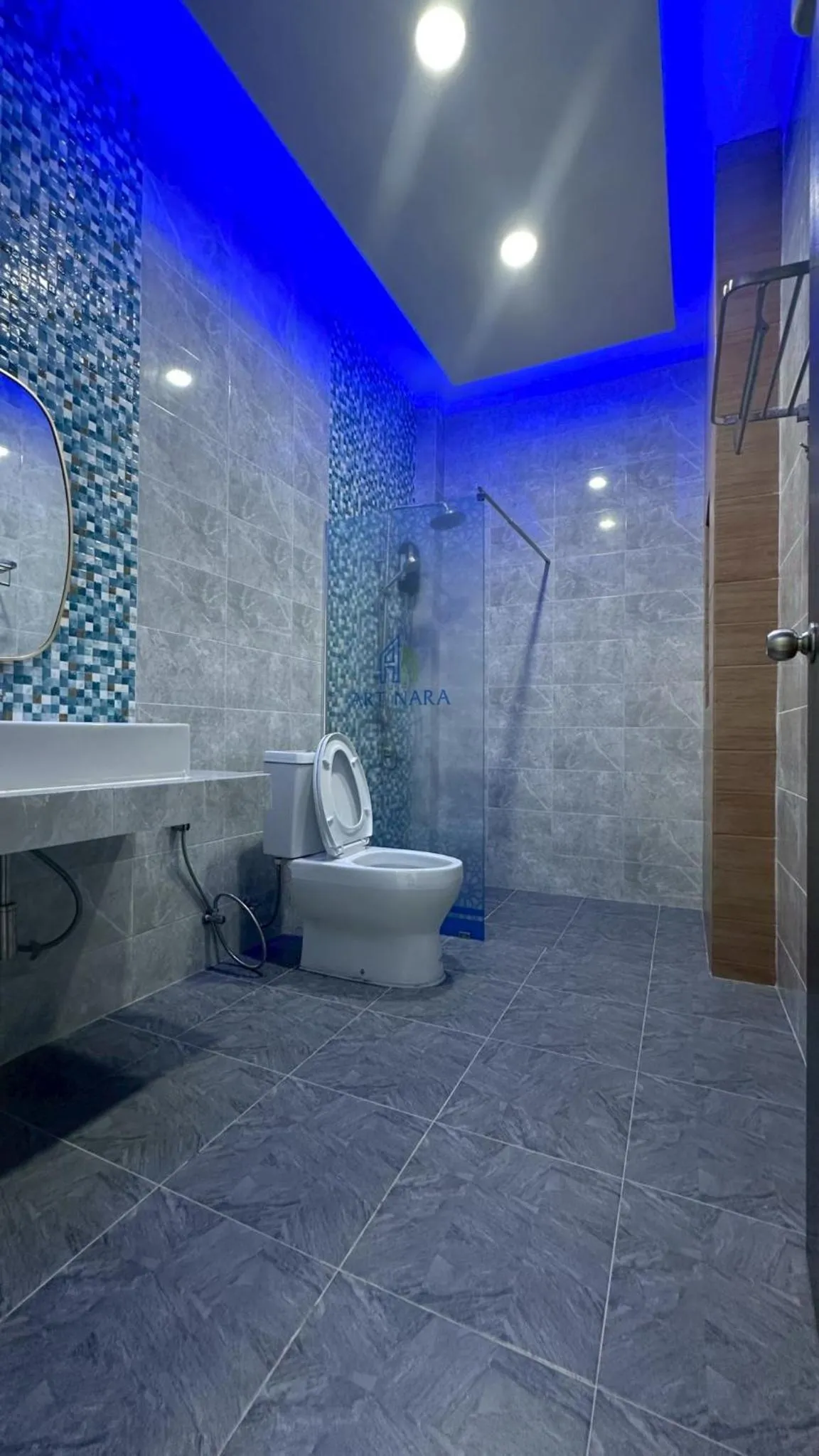 Shower in Art Nara Hotel อาร์ตนรารีสอร์ท