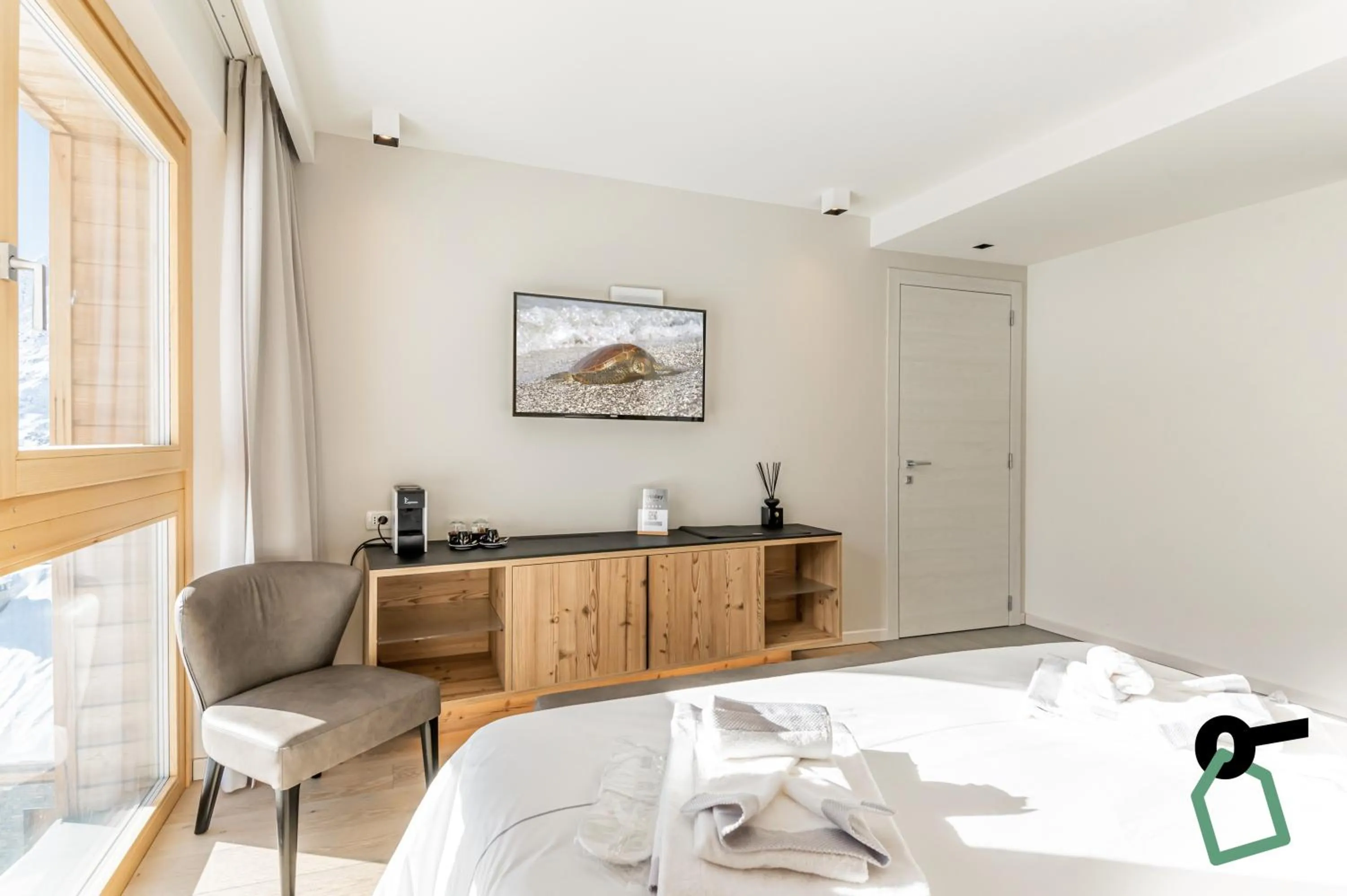 Bedroom, Bed in HOTIDAY Room Collection - Cervinia