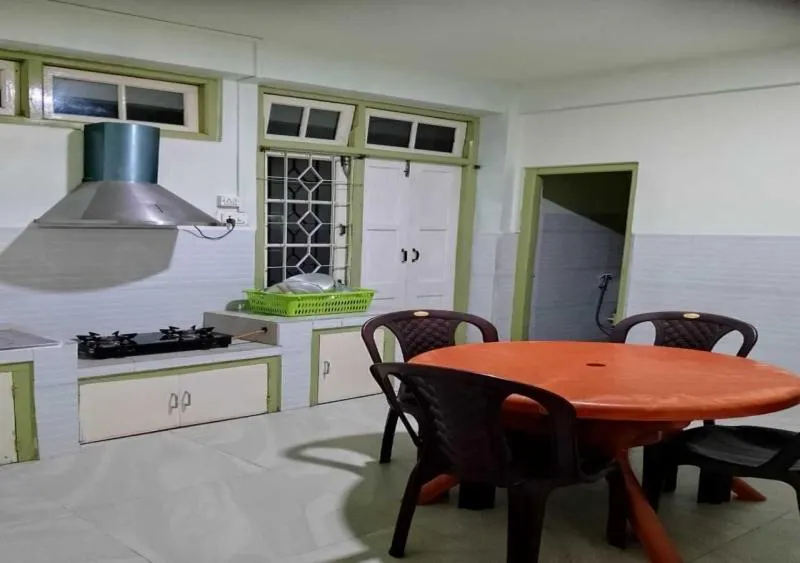 Kitchen or kitchenette in Rolyda Guest House