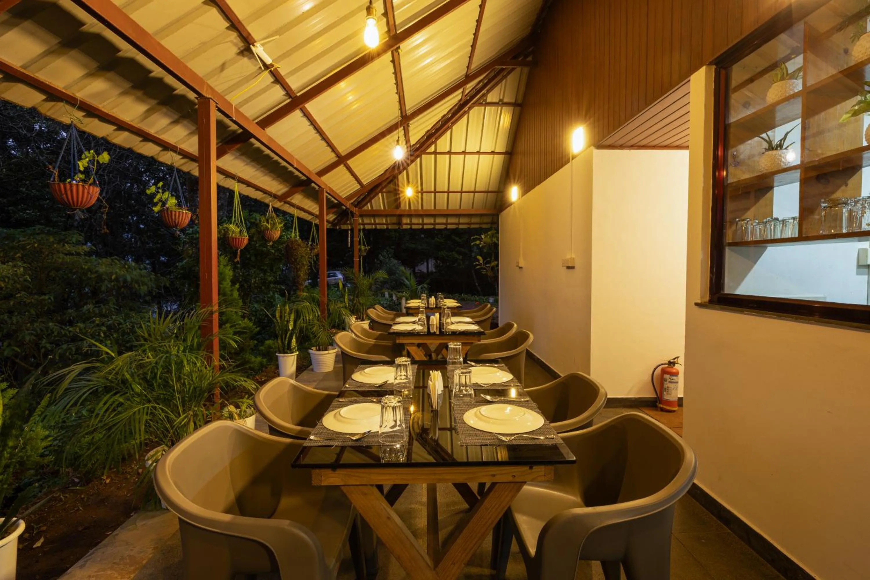 Restaurant/places to eat in Avadale Munnar (Stag Groups Not Allowed)