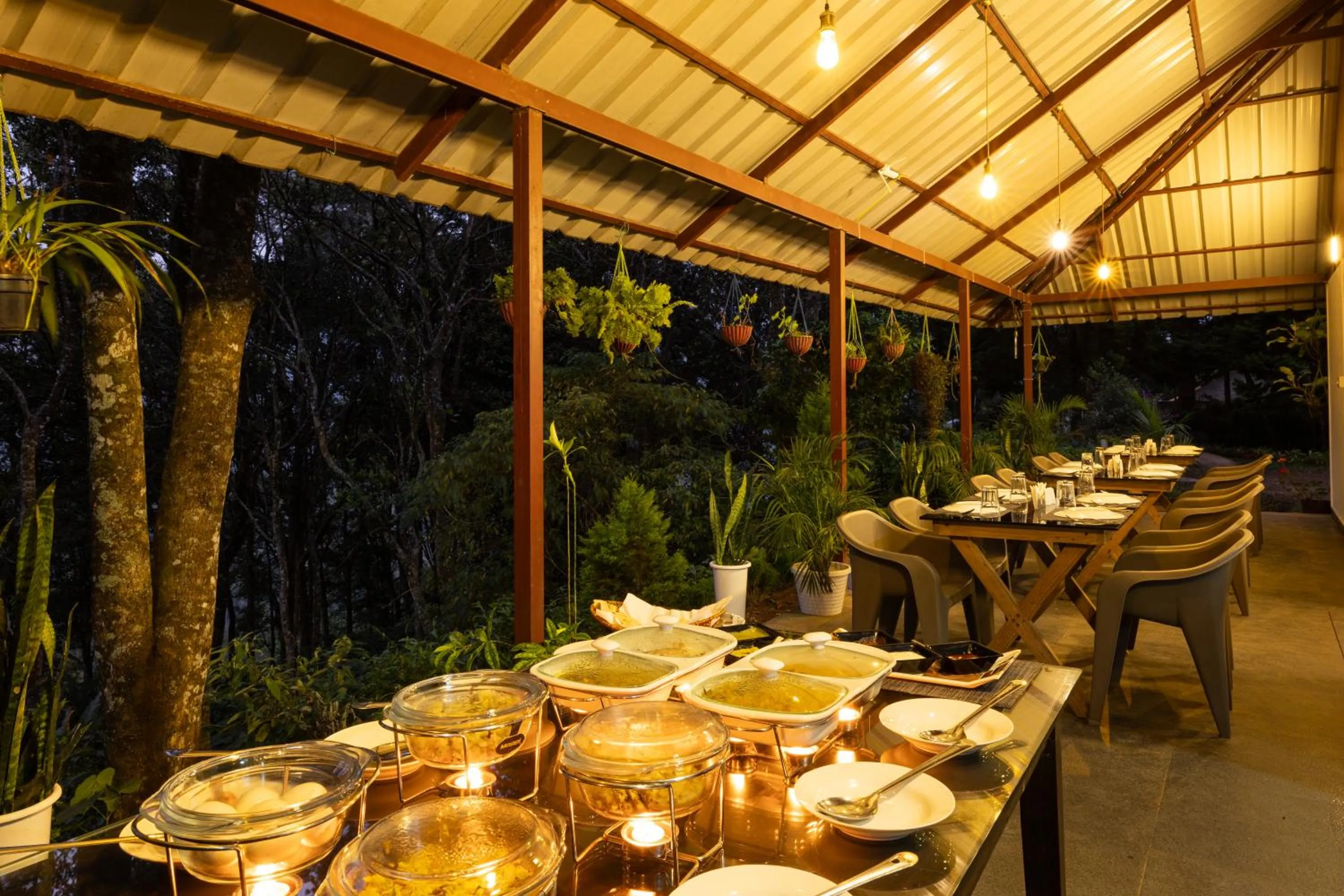 Restaurant/places to eat in Avadale Munnar (Stag Groups Not Allowed)