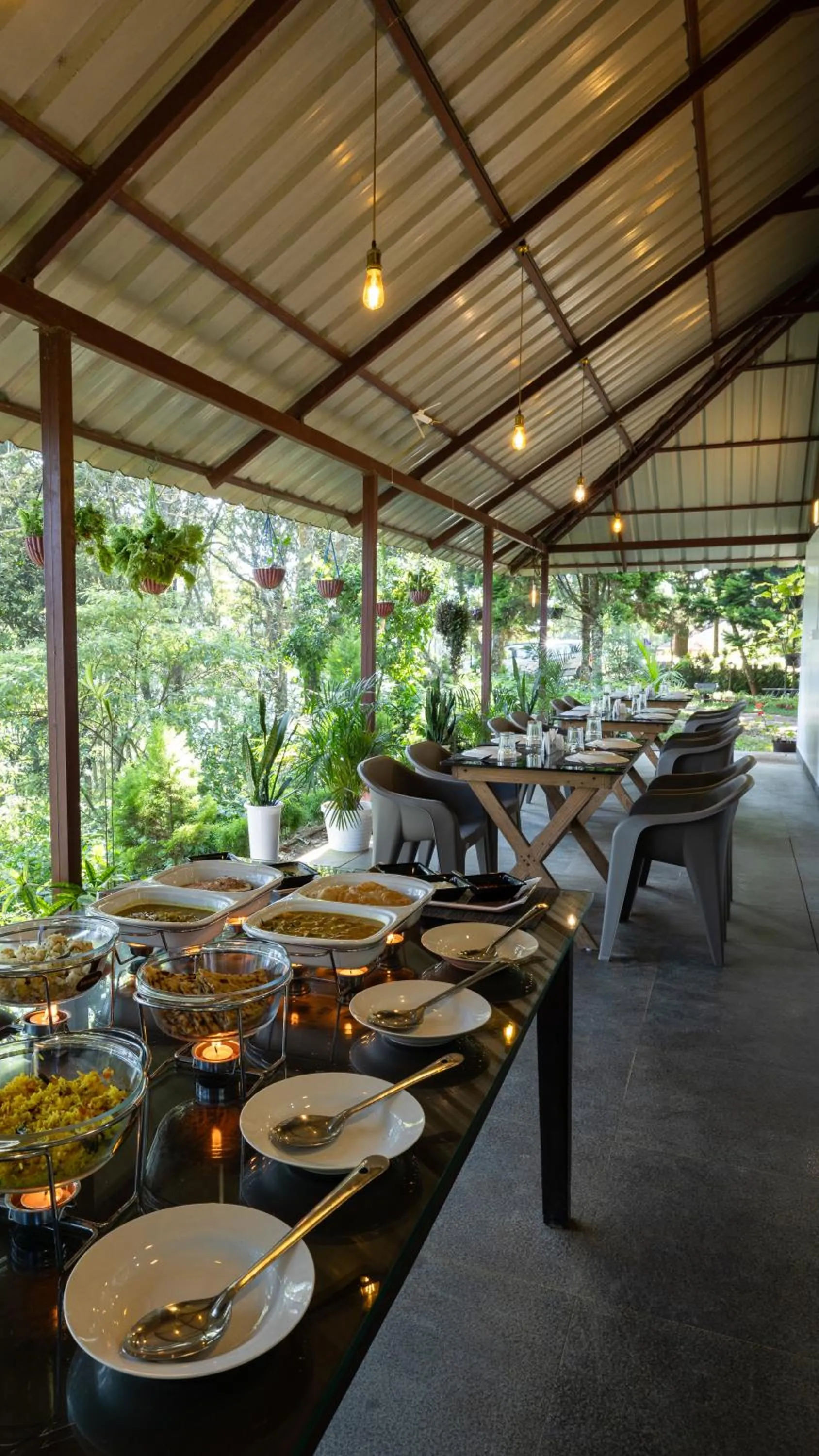 Restaurant/places to eat in Avadale Munnar (Stag Groups Not Allowed)